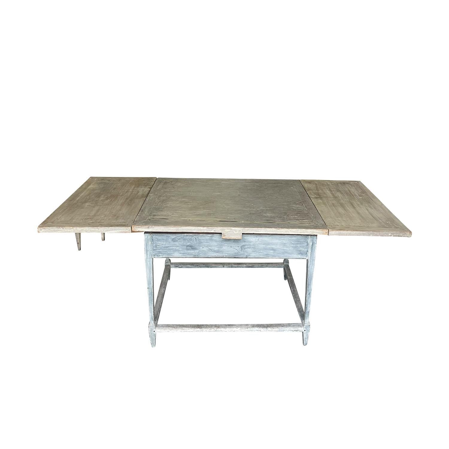 Français Table de cuisine ancienne en pin provençal français du 19ème - 20ème siècle en vente