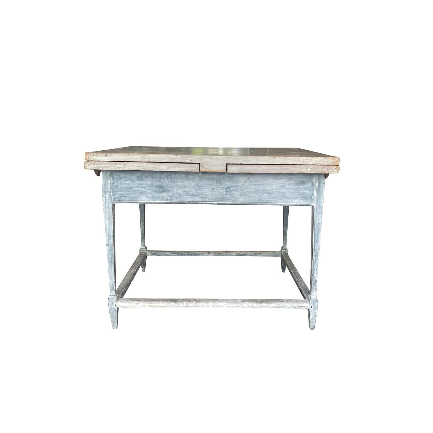 XIXe siècle Table de cuisine ancienne en pin provençal français du 19ème - 20ème siècle en vente