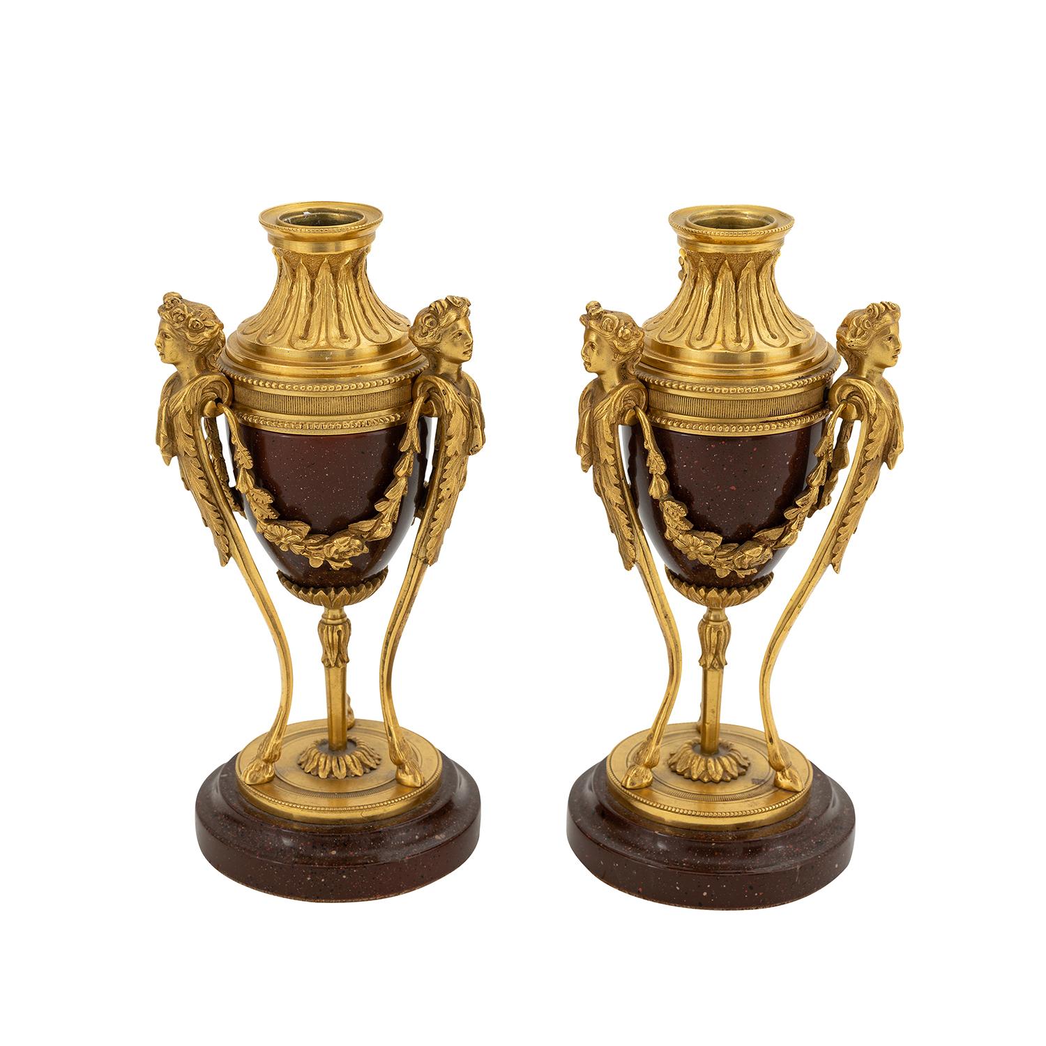 Français Paire de Cassoulettes Empire françaises en porcelaine rouge dorée du 19ème - 20ème siècle en vente