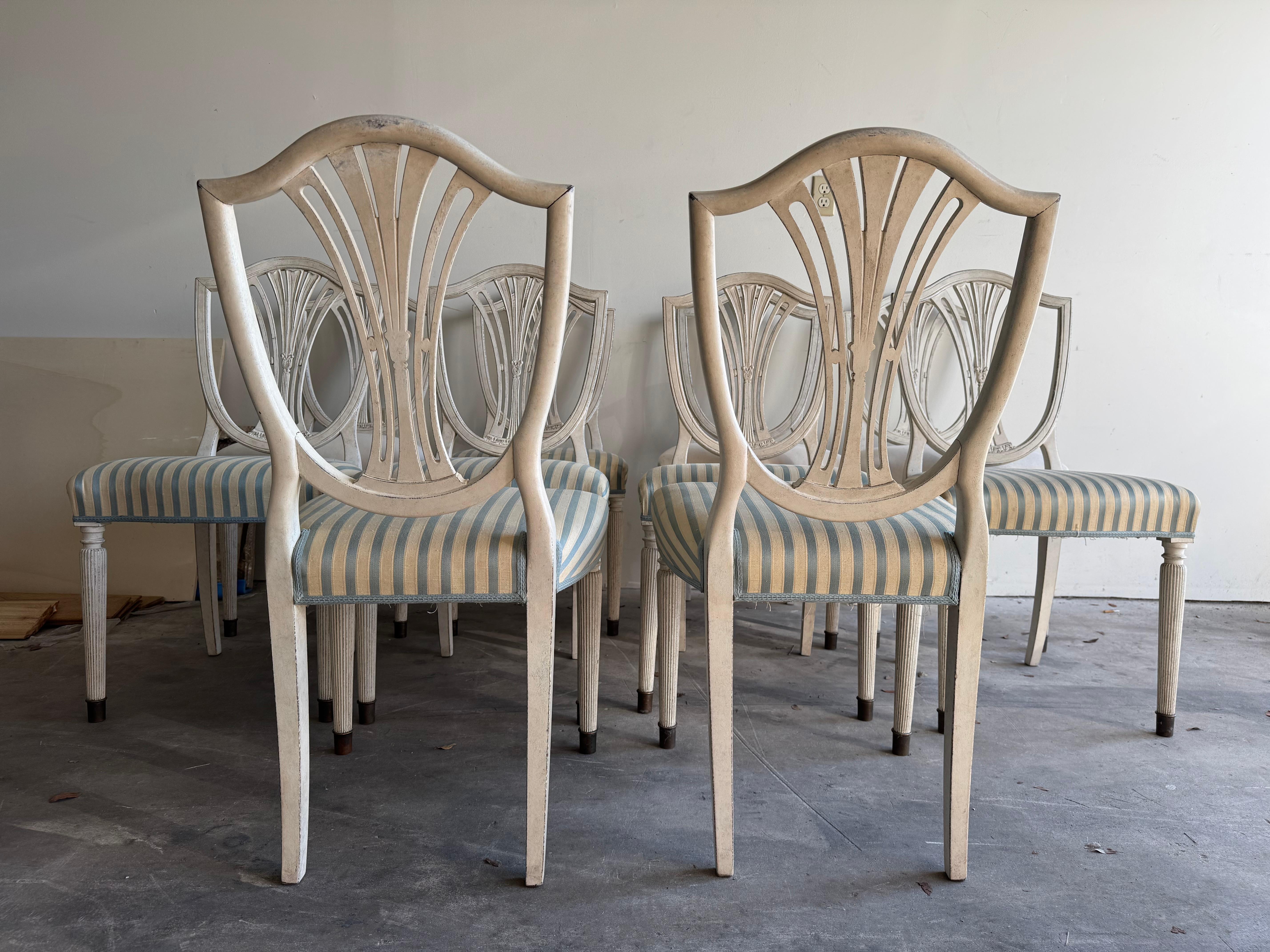 19th - 20th Century Grey Swedish Gustavian Set of Ten Pinewood Dining Chairs im Zustand „Relativ gut“ im Angebot in West Palm Beach, FL