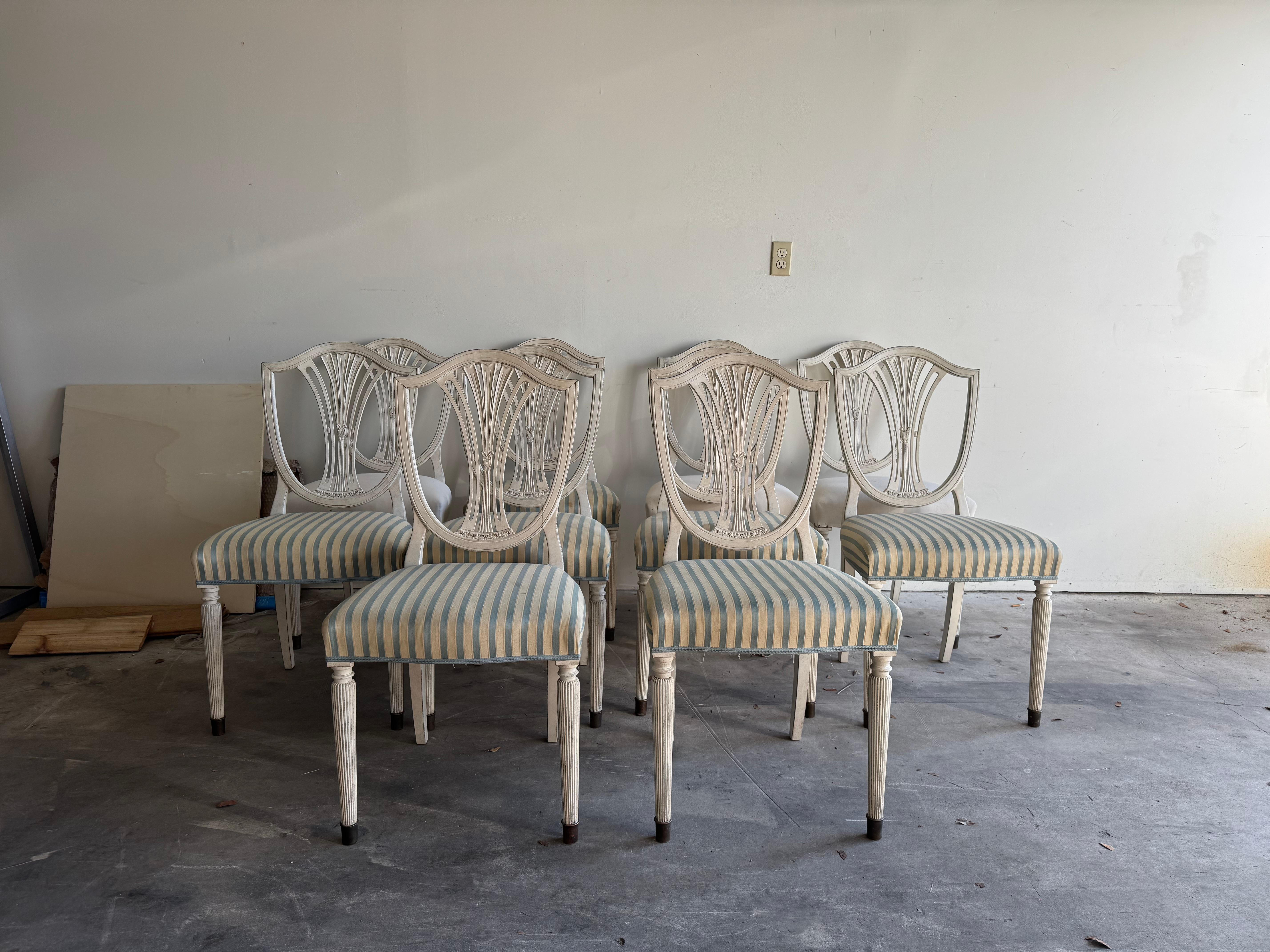 19th - 20th Century Grey Swedish Gustavian Set of Ten Pinewood Dining Chairs im Angebot 1