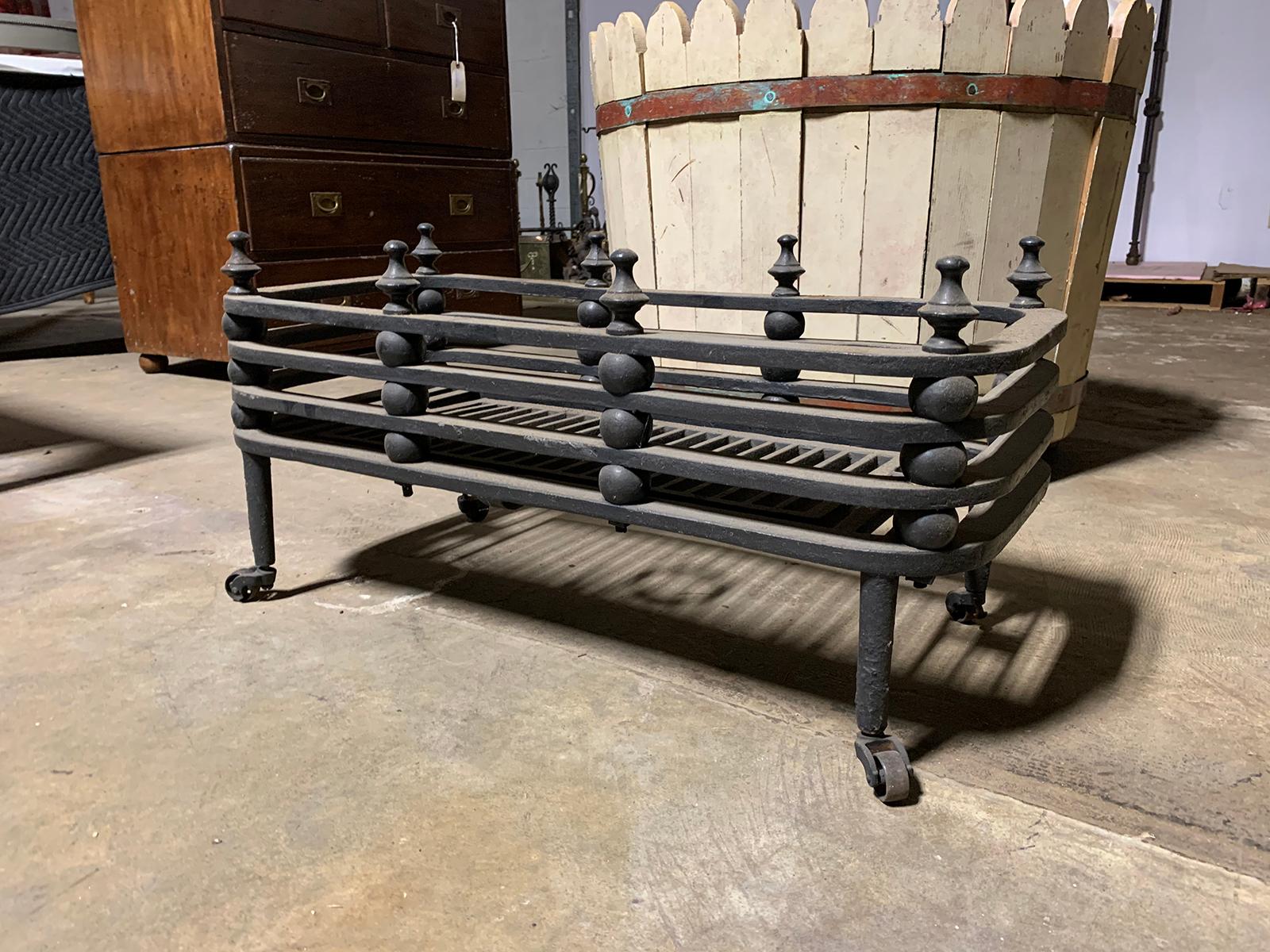 19th-20th Century Iron Fireplace Grate For Sale 1