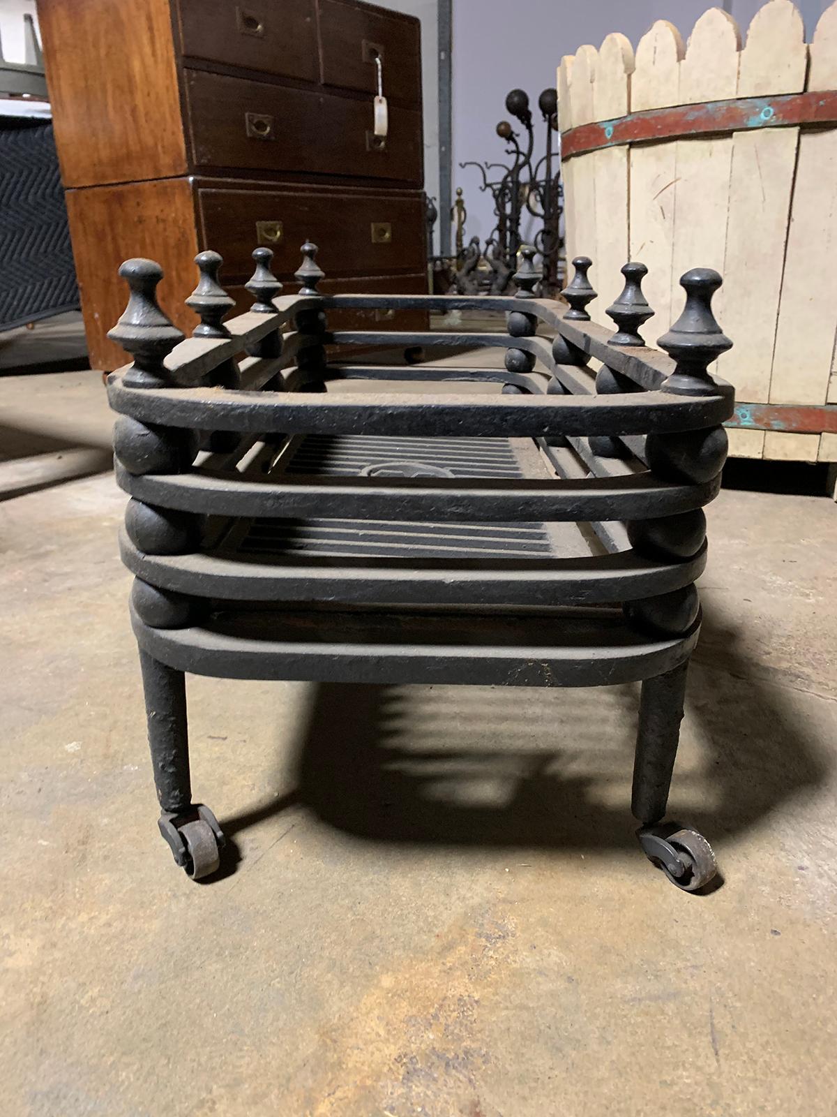 19th-20th Century Iron Fireplace Grate For Sale 2