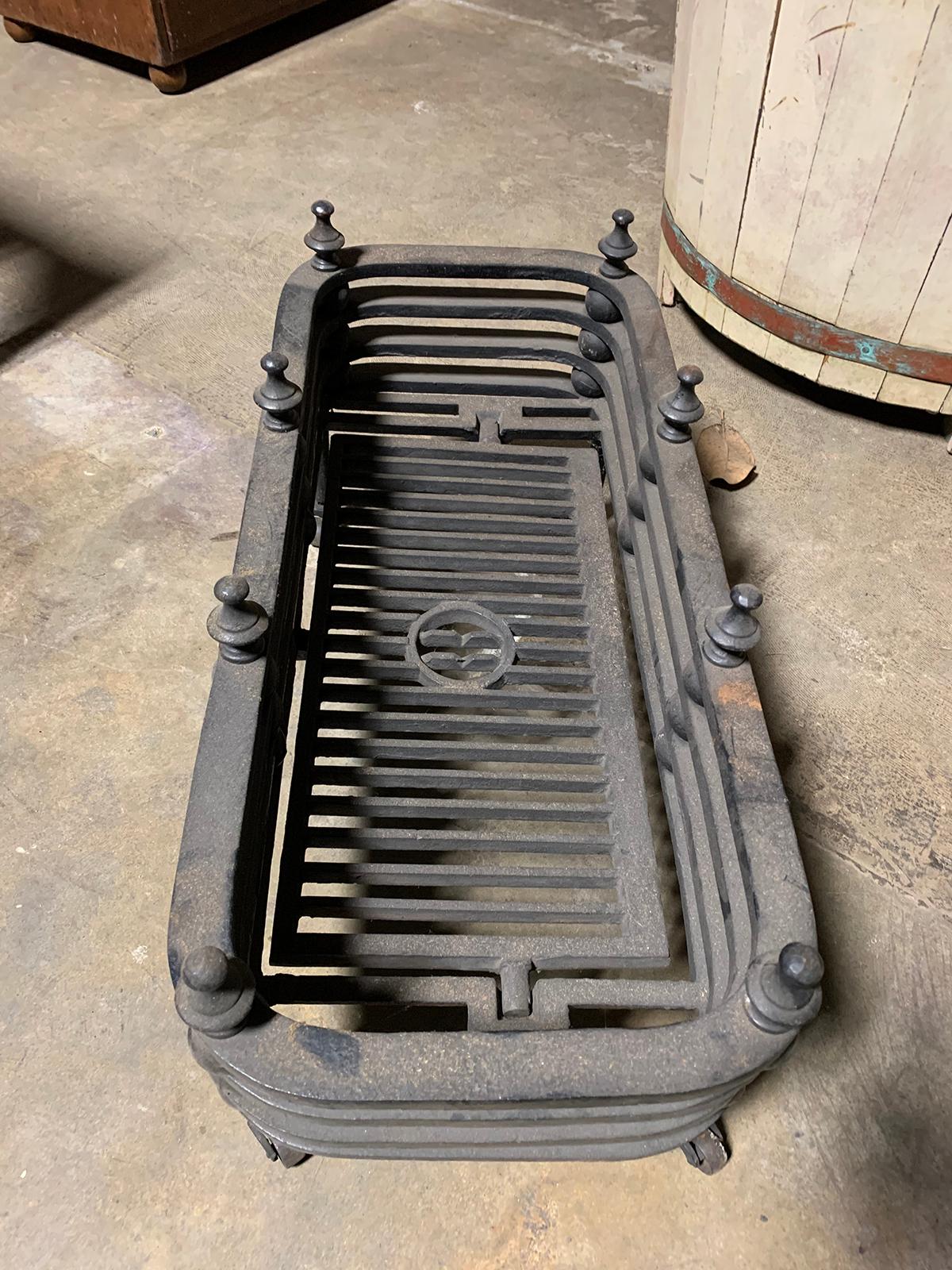 19th-20th Century Iron Fireplace Grate For Sale 3