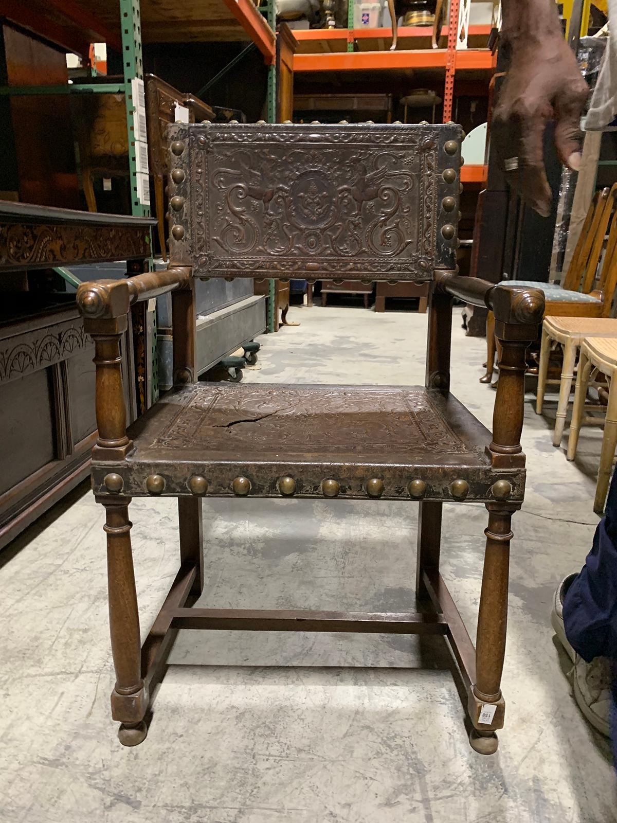 19th-20th century Italian armchair with embossed leather
Measures: 21.5