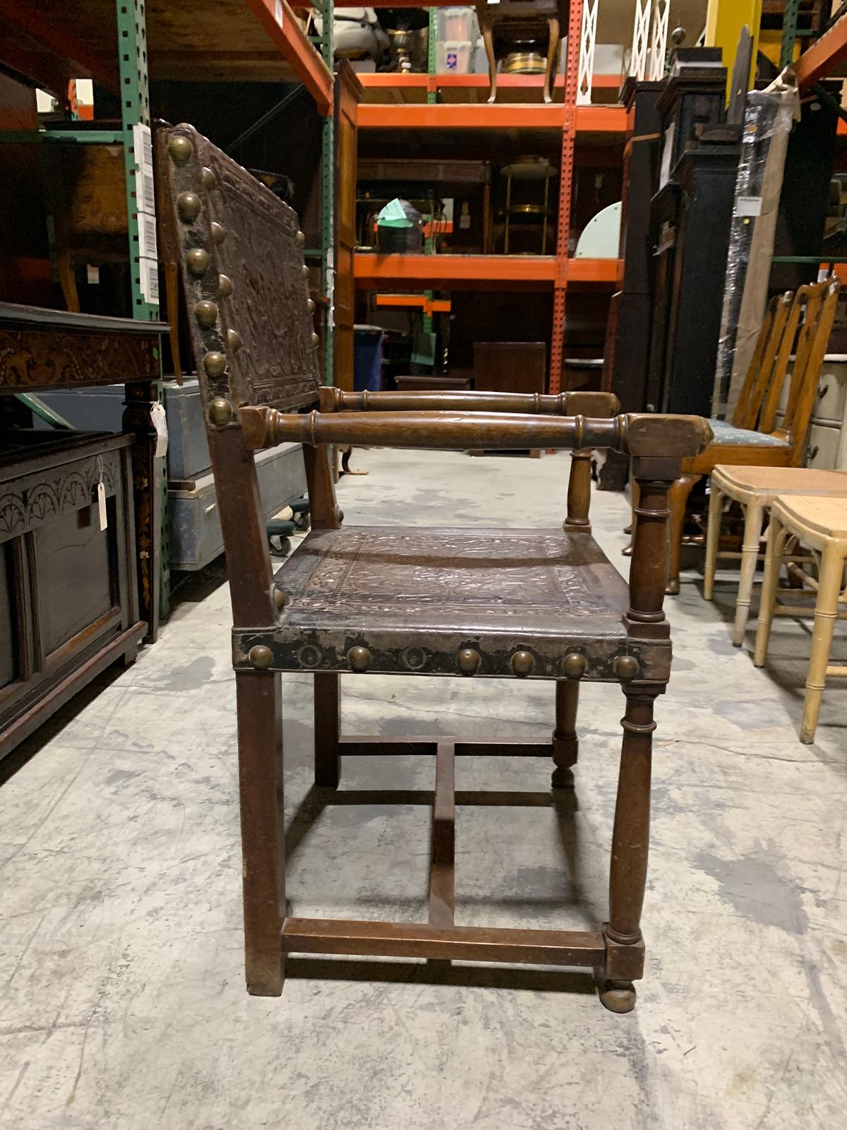 19th-20th Century Italian Armchair with Embossed Leather For Sale 1