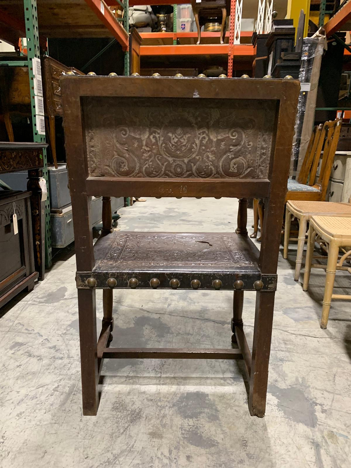 19th-20th Century Italian Armchair with Embossed Leather For Sale 2