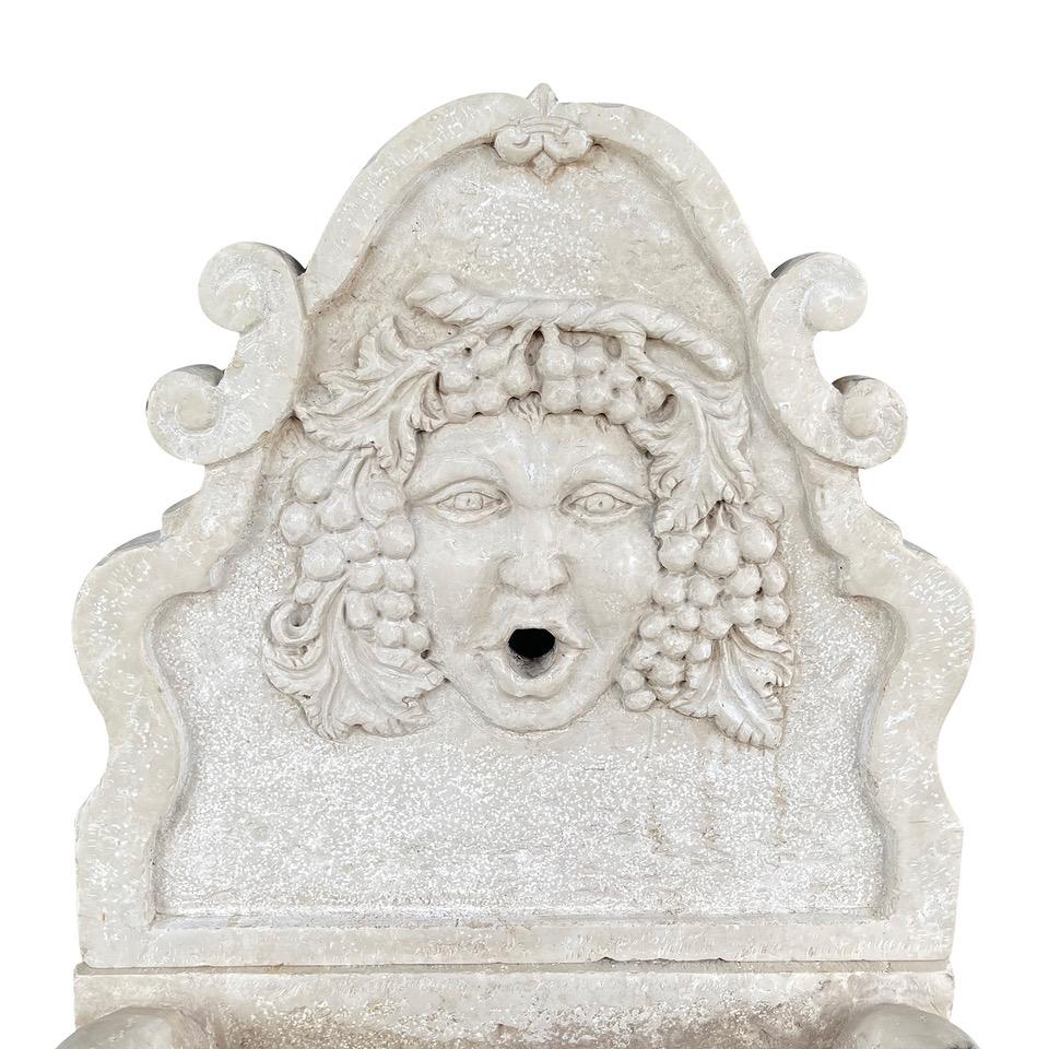 Sculpté à la main 19e - 20e siècle Italienne Fontana a Muro Istria en vente
