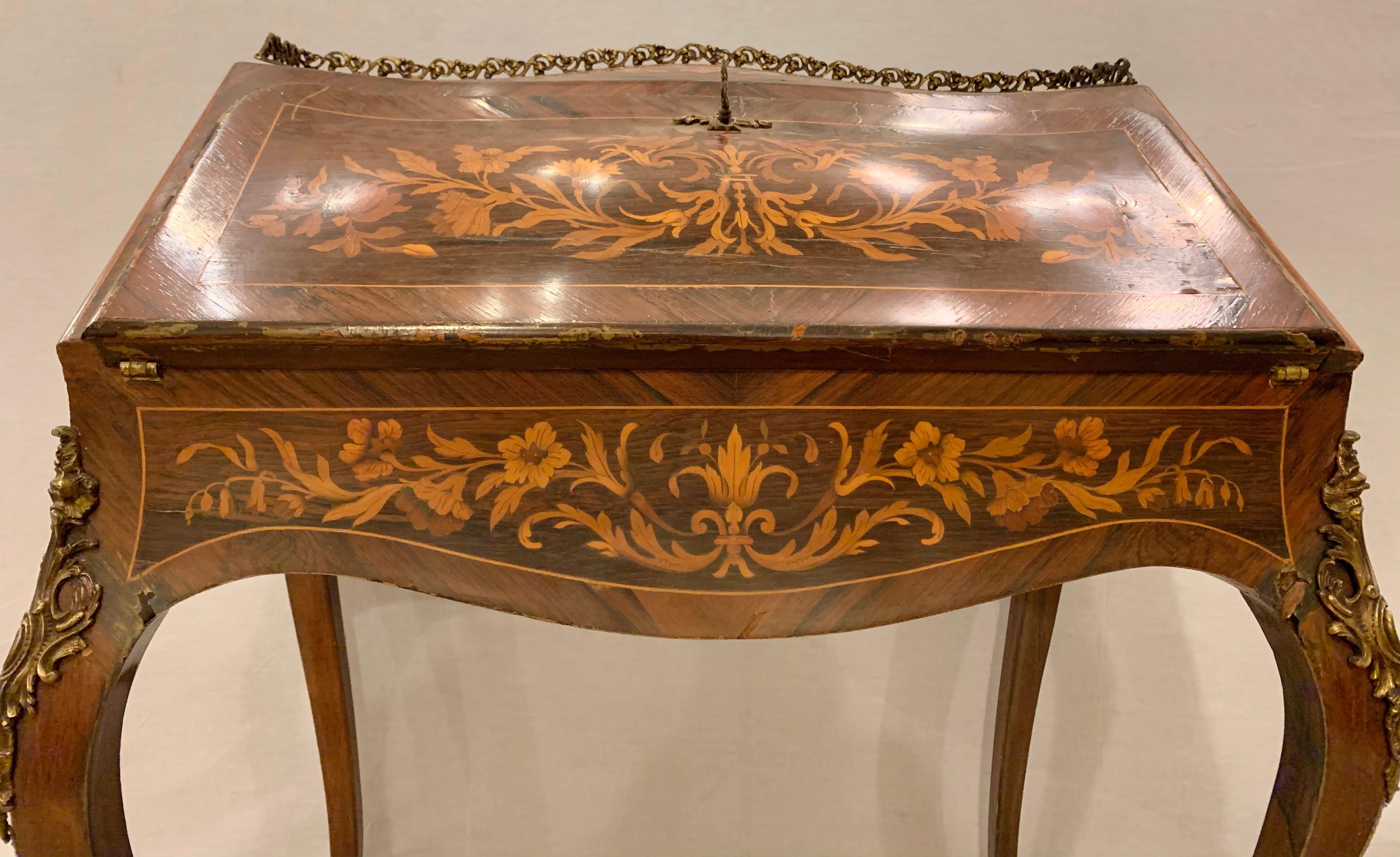 19th-20th century Louis XV style bombe French marquetry inlaid desk. Having bronze mounts. Having three drawers and a slant down top. The writing surface with a leather top.

Greg
EXXA/ZXXA.