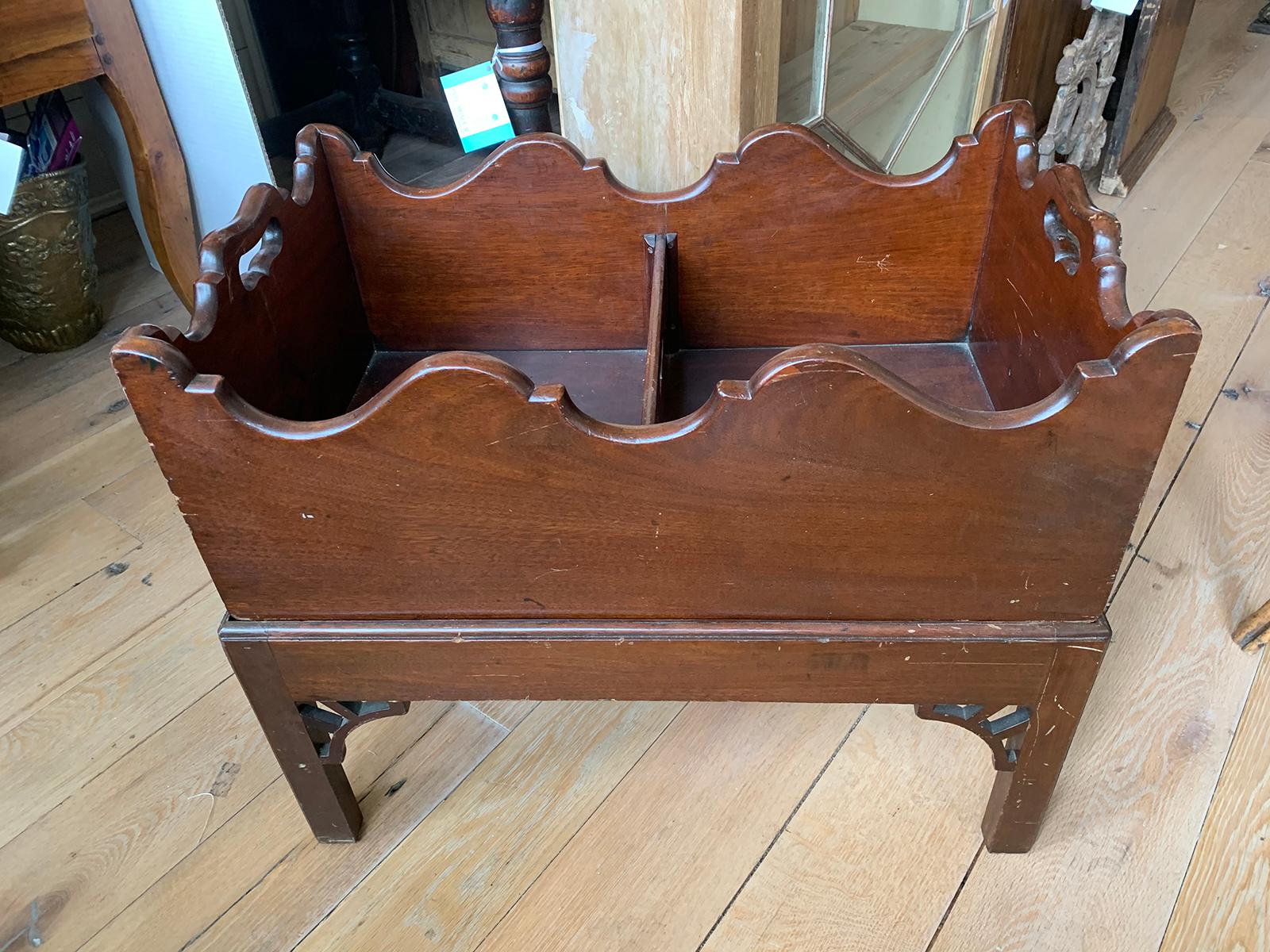 19th-20th Century Mahogany Cellarette or Bottle Carrier on Stand In Good Condition For Sale In Atlanta, GA