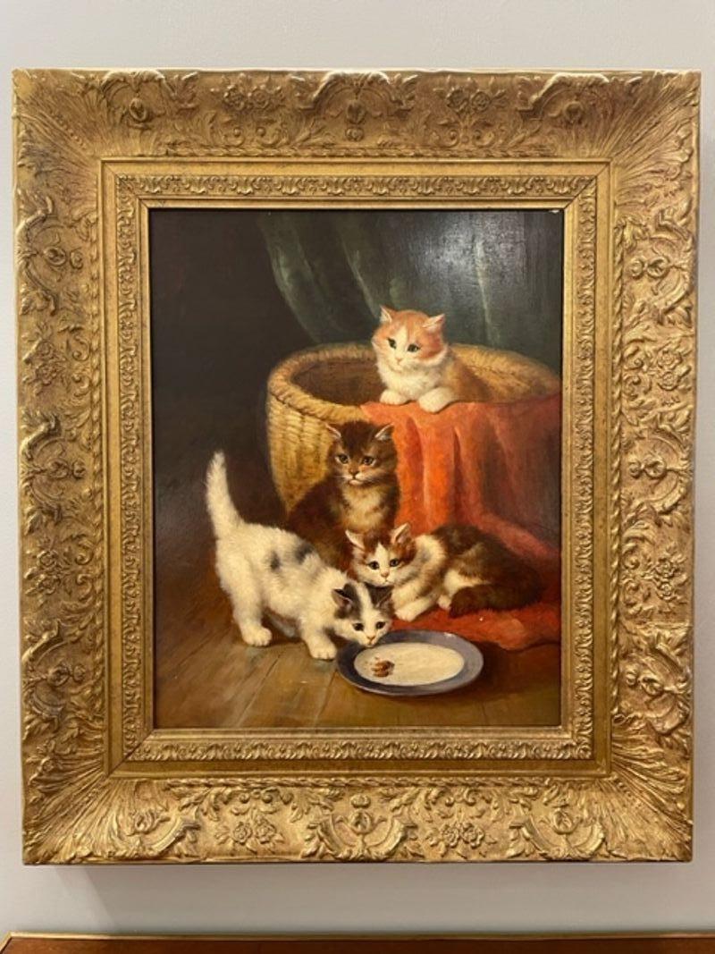 19/20. Jahrhundert Ölgemälde von Kätzchen in einem Korb bei der Fütterung.
Ein atemberaubend detailliertes Ölgemälde in einem feinen geschnitzten Goldrahmen, das eine Gruppe von Kätzchen beim Fressen und Trinken zeigt, während ein anderes Kätzchen