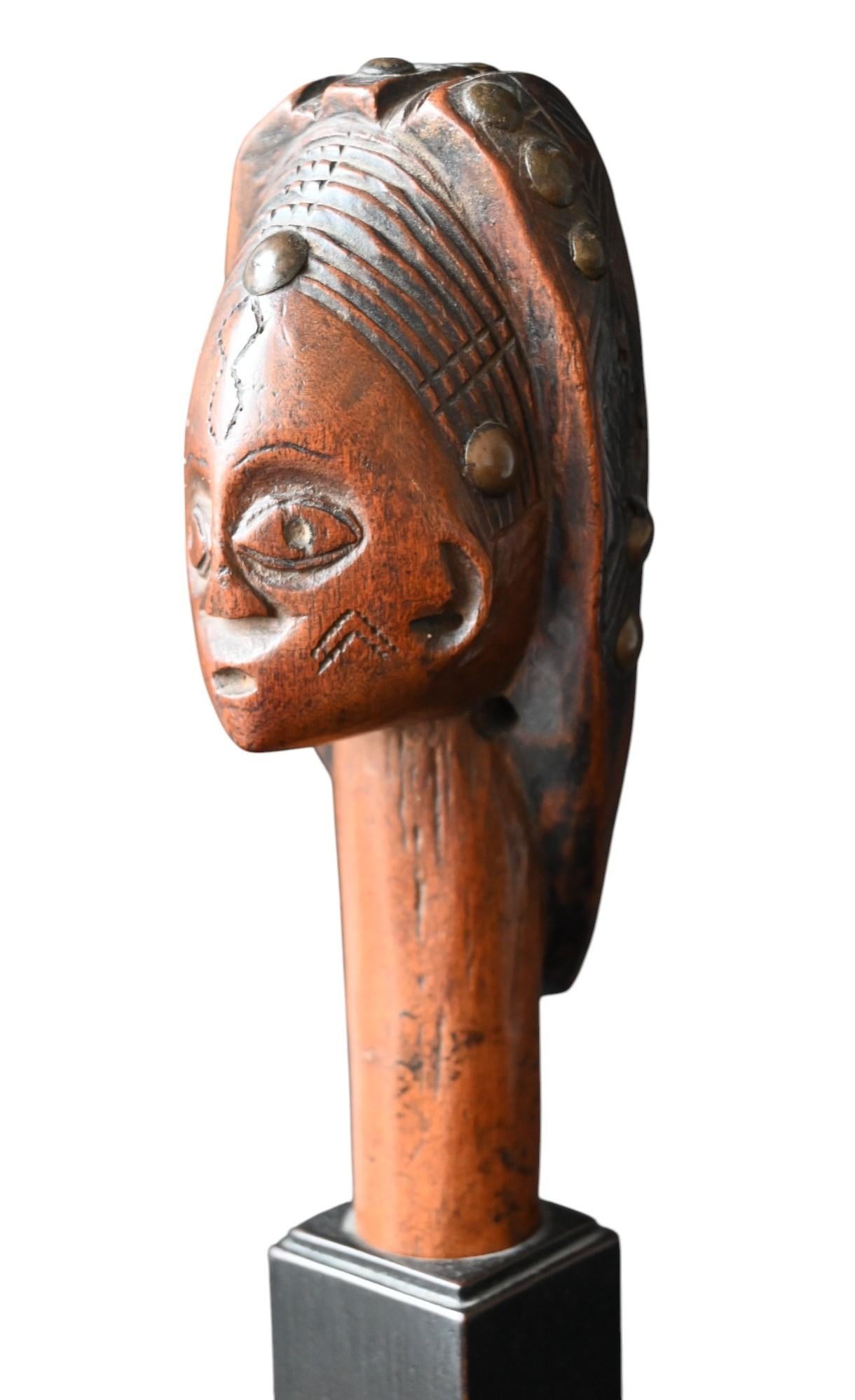 Hand-Carved 19th-20th Century Ovimbundu Staff Finial, Angola — Provenance Pierre Dartevelle For Sale