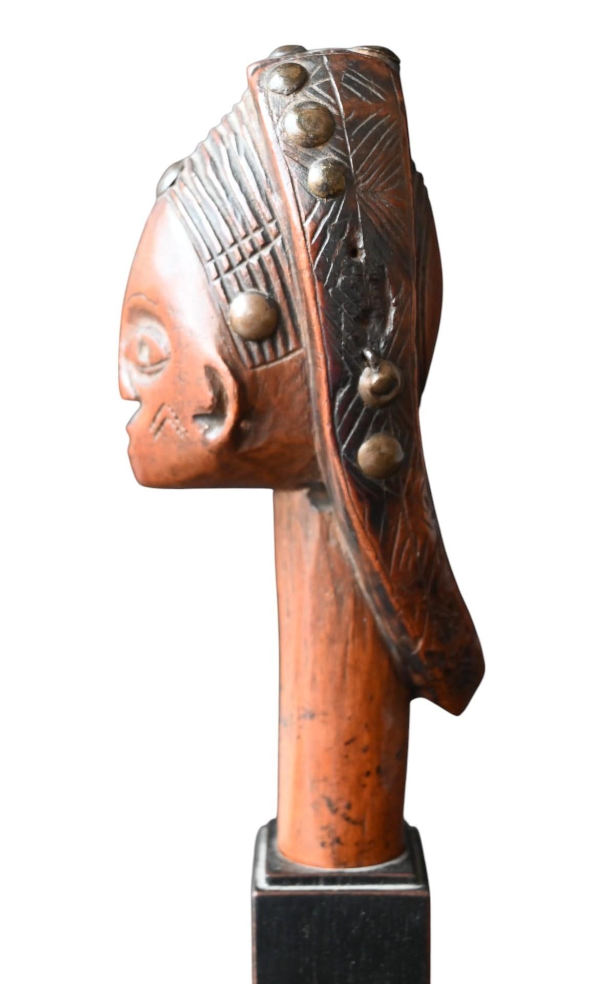 19th-20th Century Ovimbundu Staff Finial, Angola — Provenance Pierre Dartevelle In Good Condition For Sale In Bilzen, BE