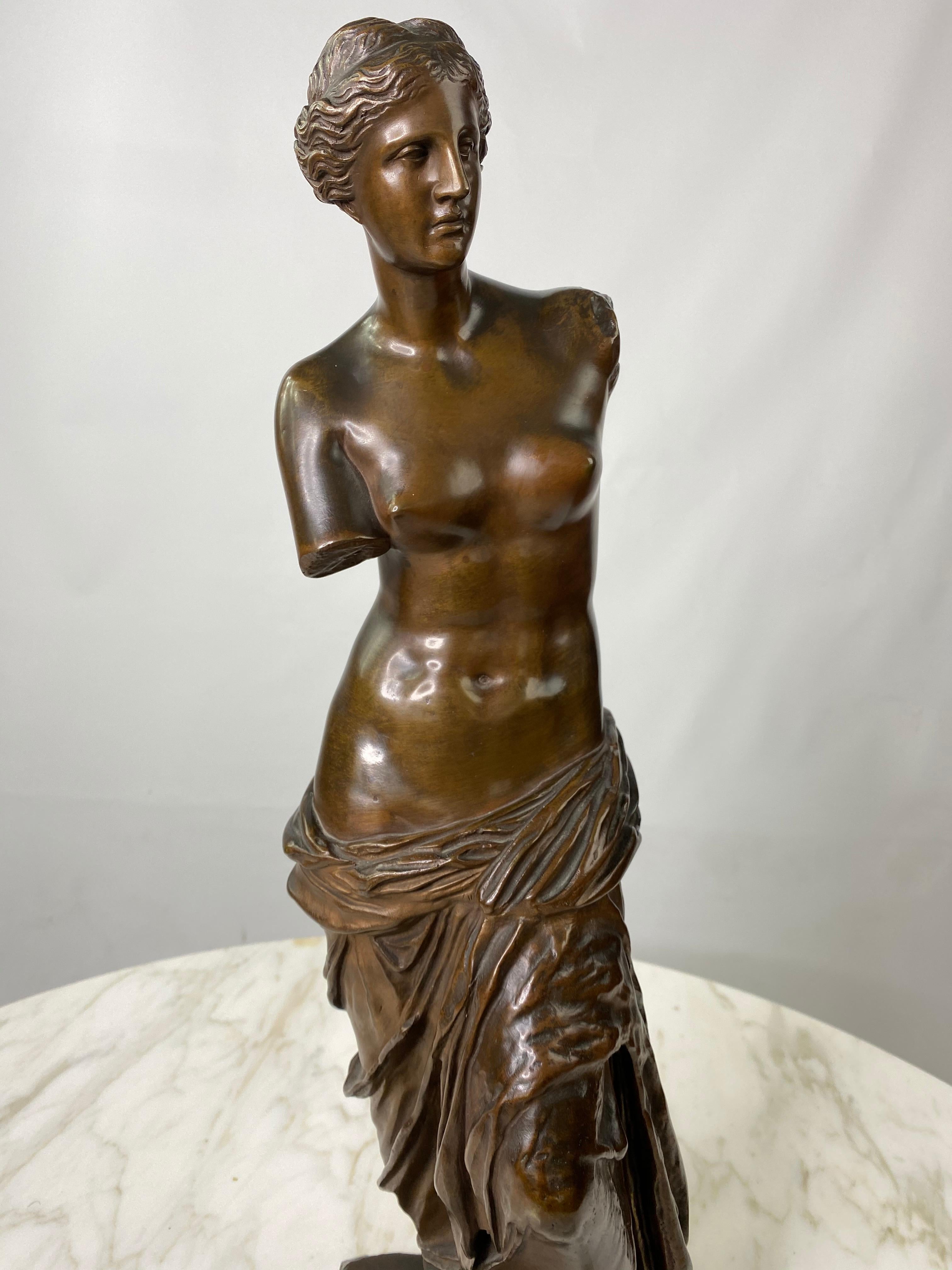 statue en bronze Vénus de Milo signée Ron Sauvage:: 19e-20e siècle.