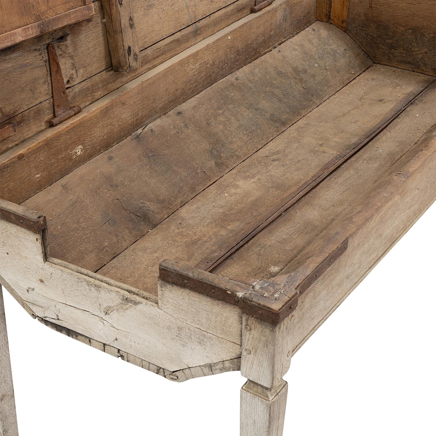Sculpté à la main Table pliante suédoise gustavienne de ferme et de cuisine du 19ème - 20ème siècle en vente
