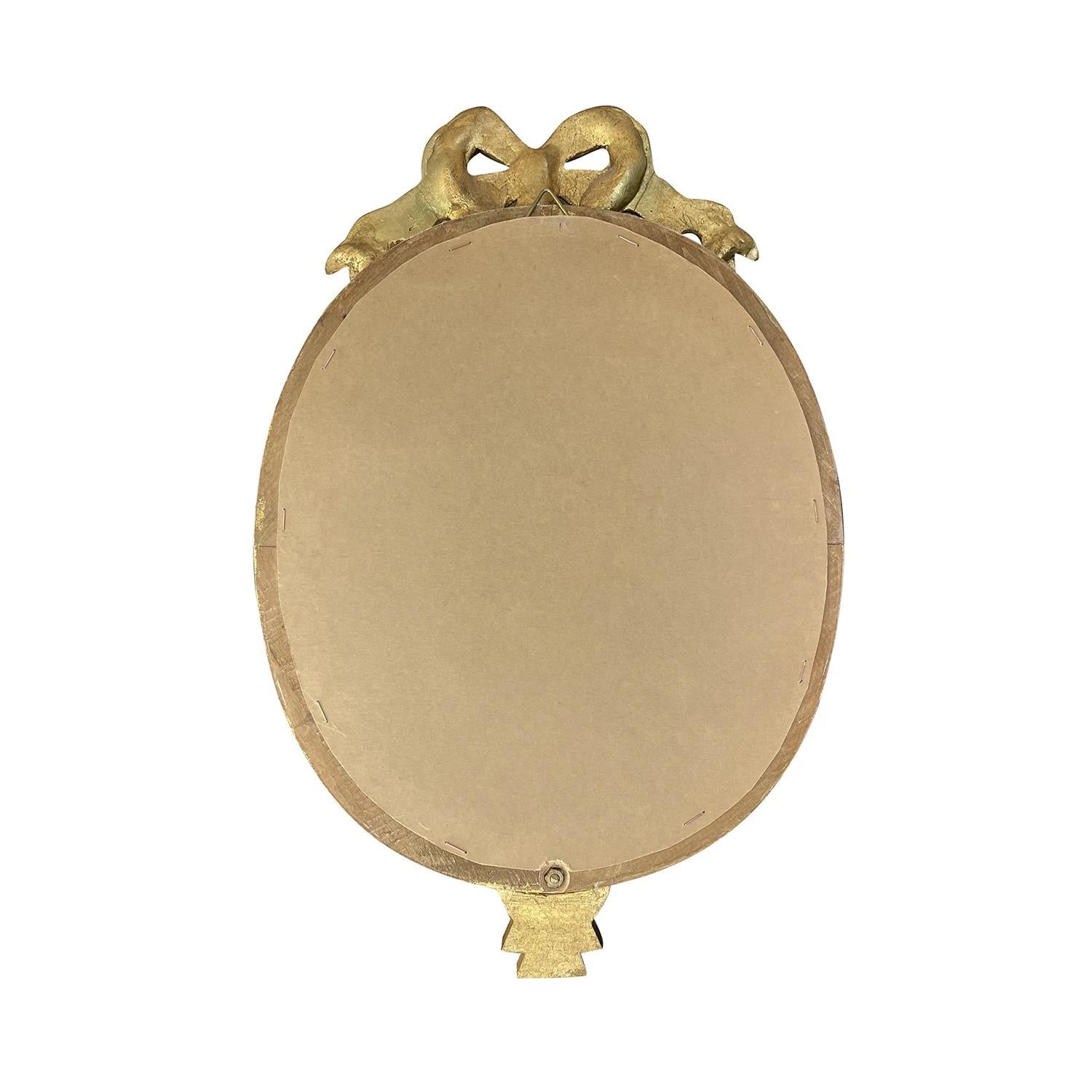 19th-20th Century Swedish Gustavian Pair of Oval Gilded Wood Glass Mirrors In Good Condition For Sale In West Palm Beach, FL