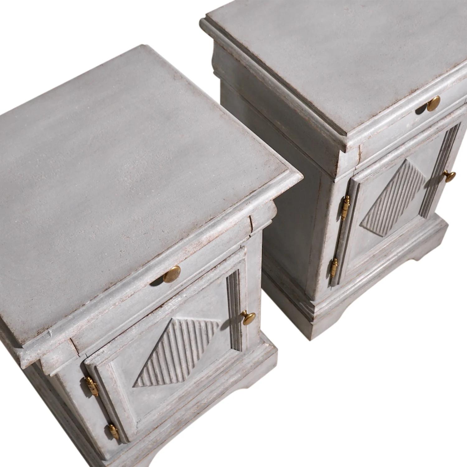 19th - 20th Century Swedish Gustavian Pair of Pinewood Cabinets, Nightstands In Good Condition For Sale In West Palm Beach, FL