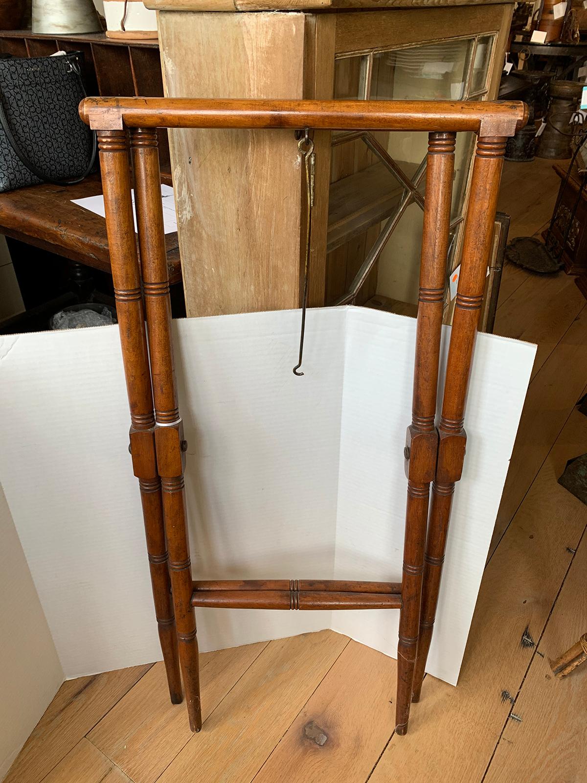 19th-20th century wooden folding tray stand
Measures: Top: 14