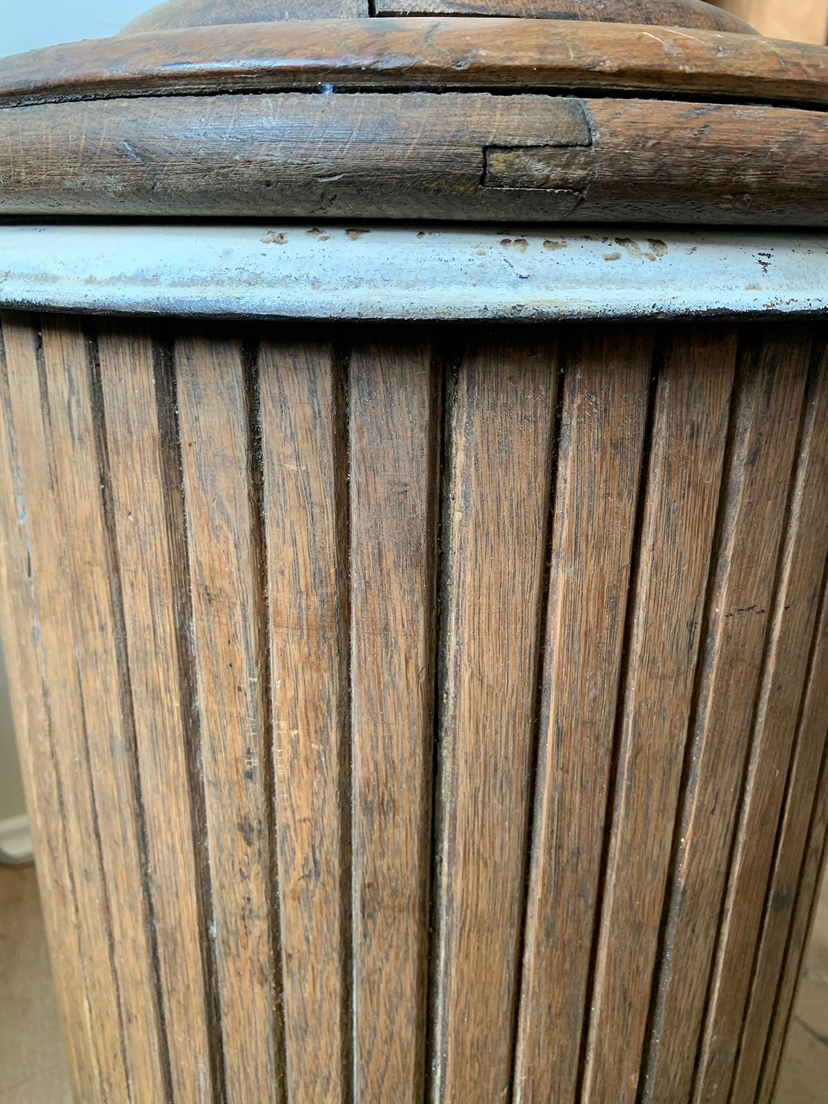 Refroidisseur à eau à couvercle en bois du 19e-20e siècle, revêtement en céramique, quincaillerie en laiton ancien 8