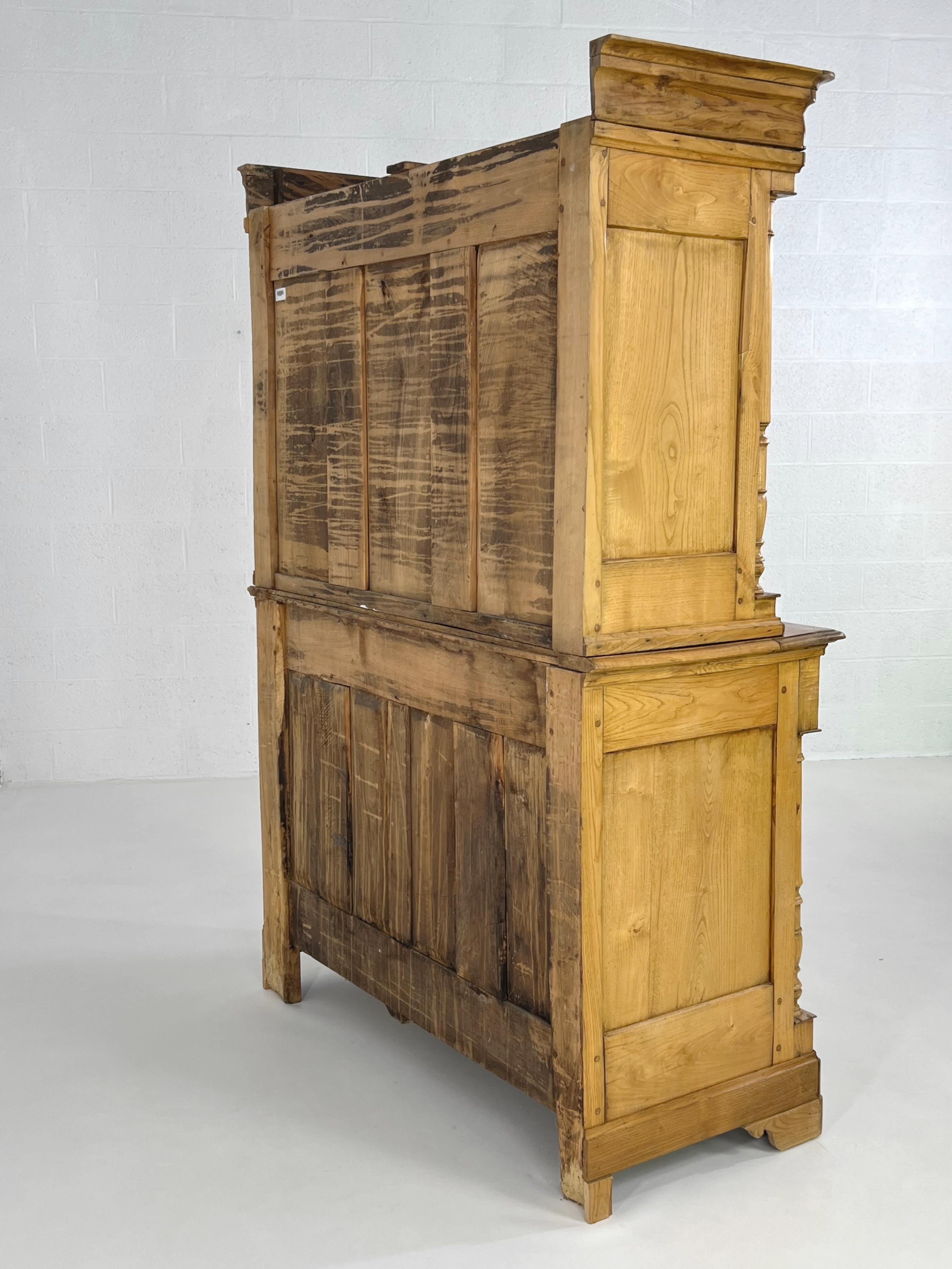 French Antic Alpine Chalet Chic Pine Wood and Glass Armoire Vitrine Cabinet For Sale 4
