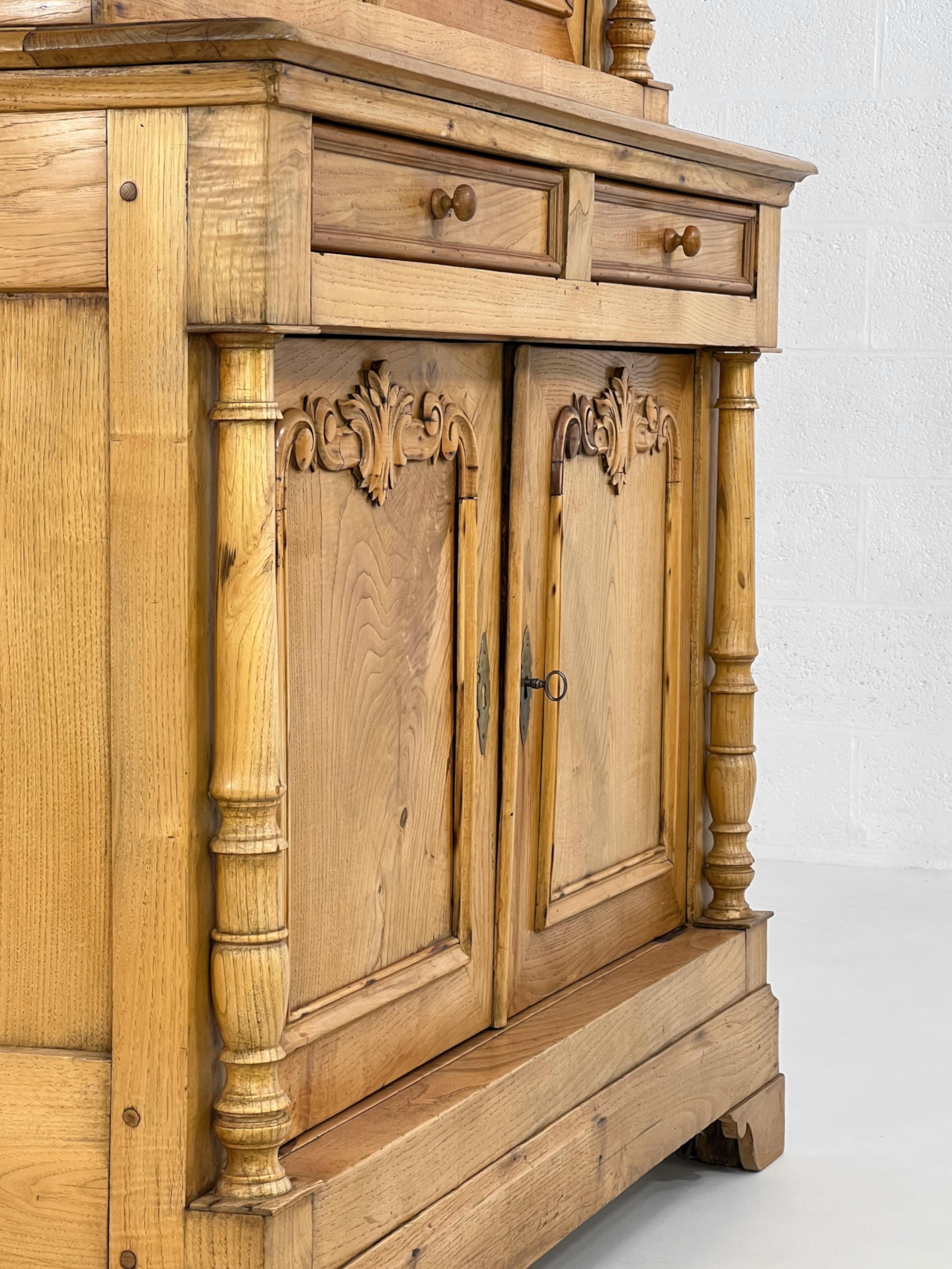 French Antic Alpine Chalet Chic Pine Wood and Glass Armoire Vitrine Cabinet For Sale 3