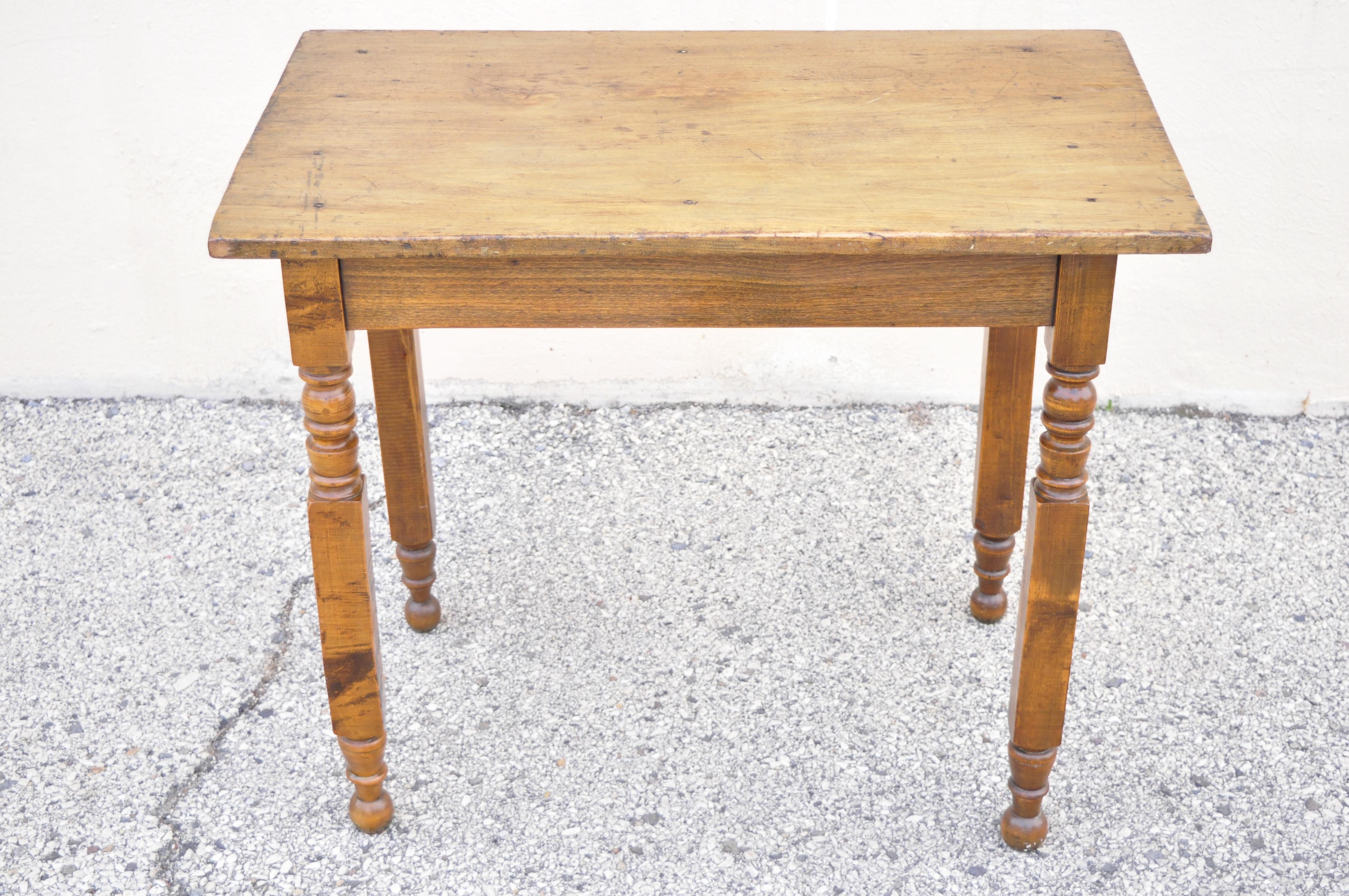 19th American Colonial walnut maple small desk side table with turn carved legs. Item features remarkable authentic patina, turn carved legs, solid wood construction, beautiful wood grain, distressed finish, very nice antique item, quality American