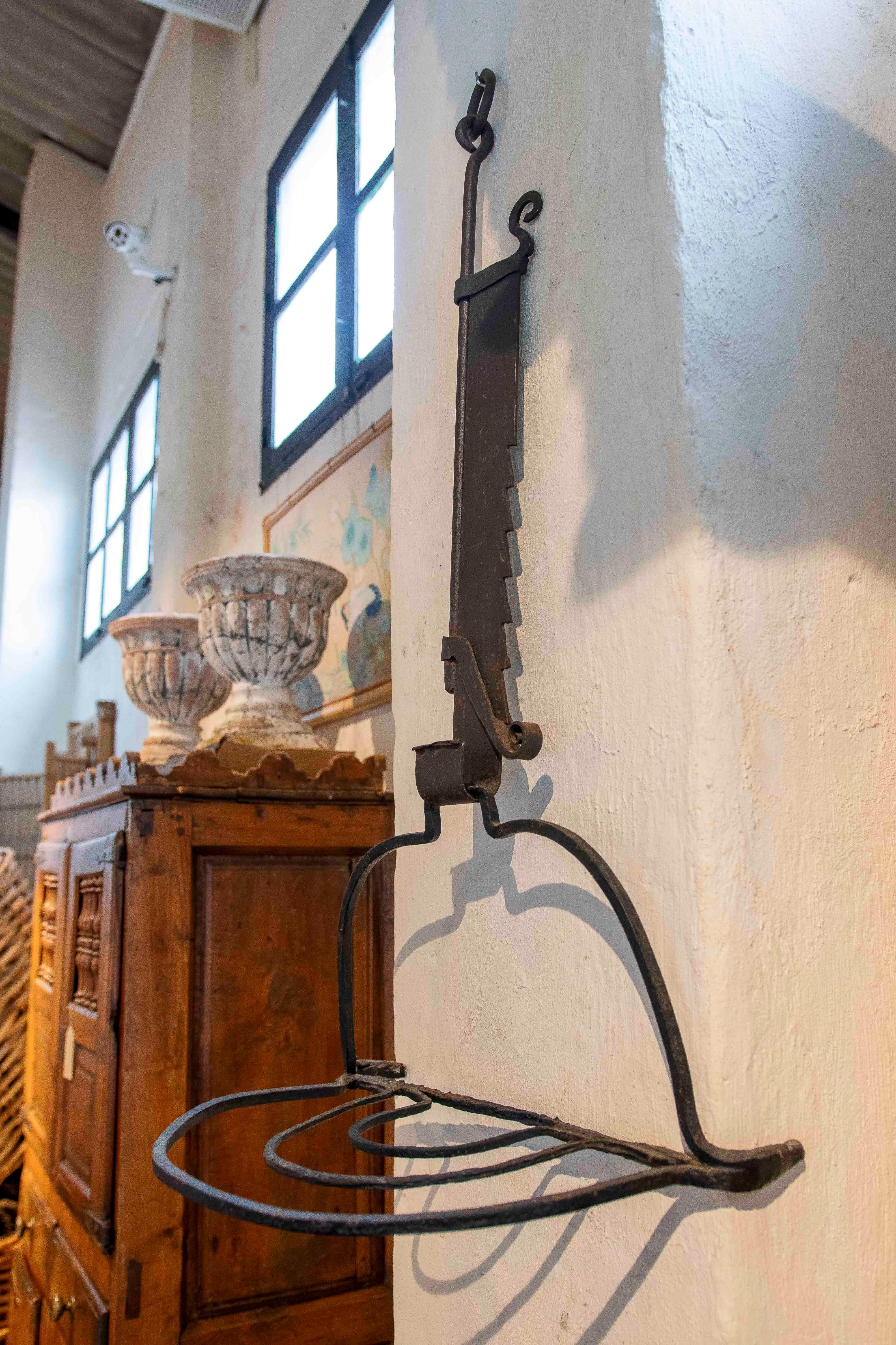 19. Antiker verstellbarer schmiedeeiserner Kleiderbügel, Frankreich. im Angebot 4