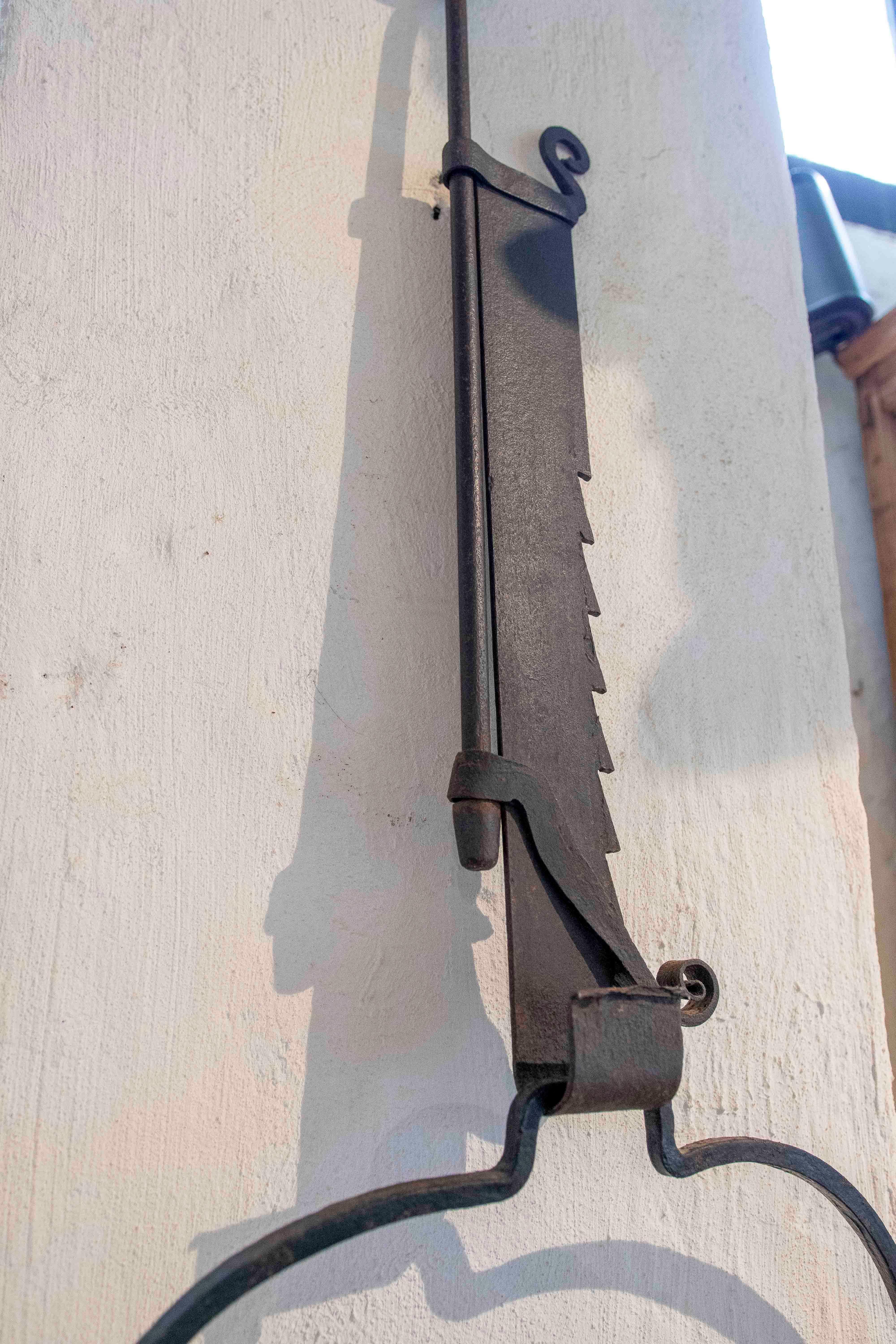 19. Antiker verstellbarer schmiedeeiserner Kleiderbügel, Frankreich. im Zustand „Gut“ im Angebot in Marbella, ES