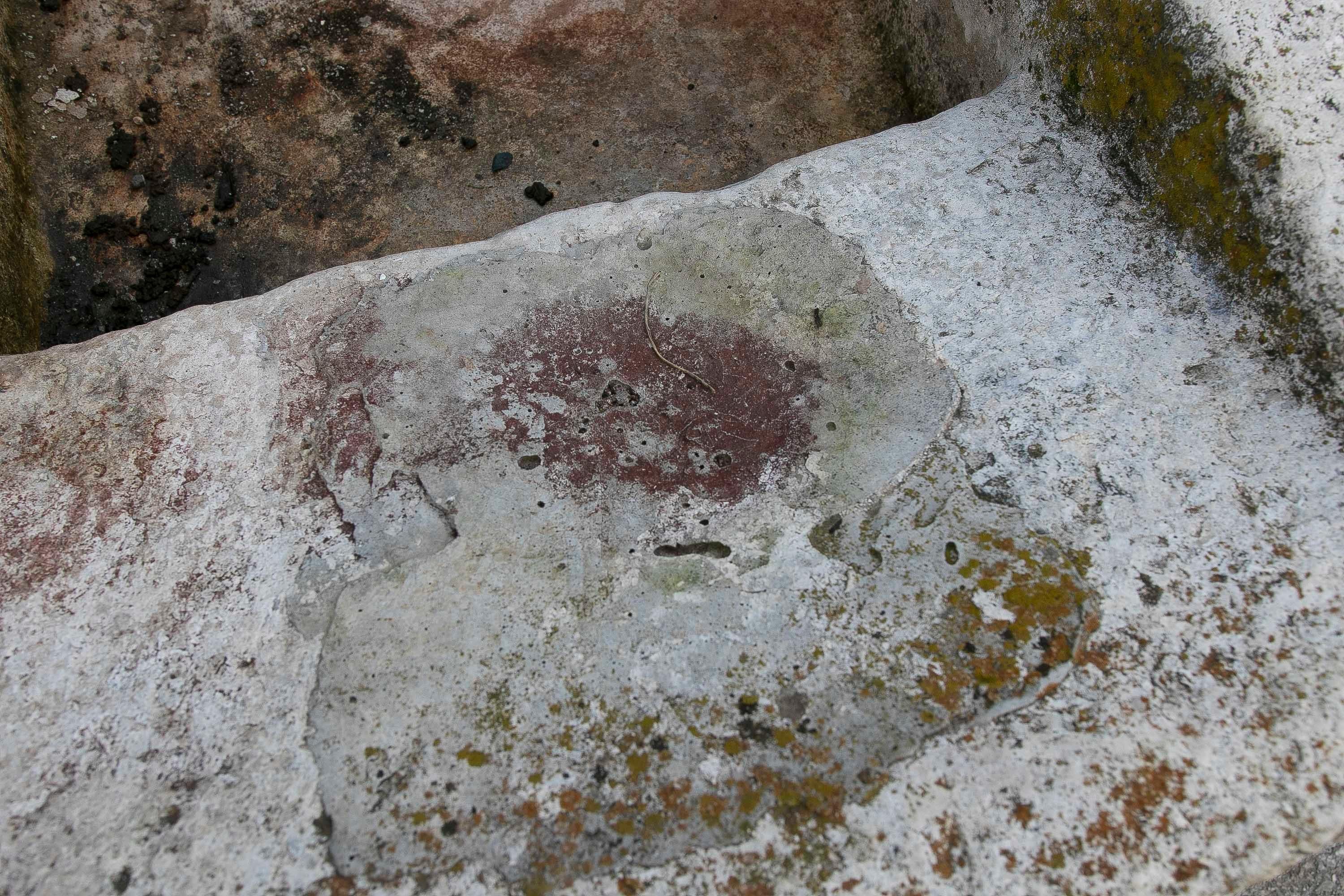 19th Antique Carved Stone Laundry Sink with Natural Patina For Sale 1