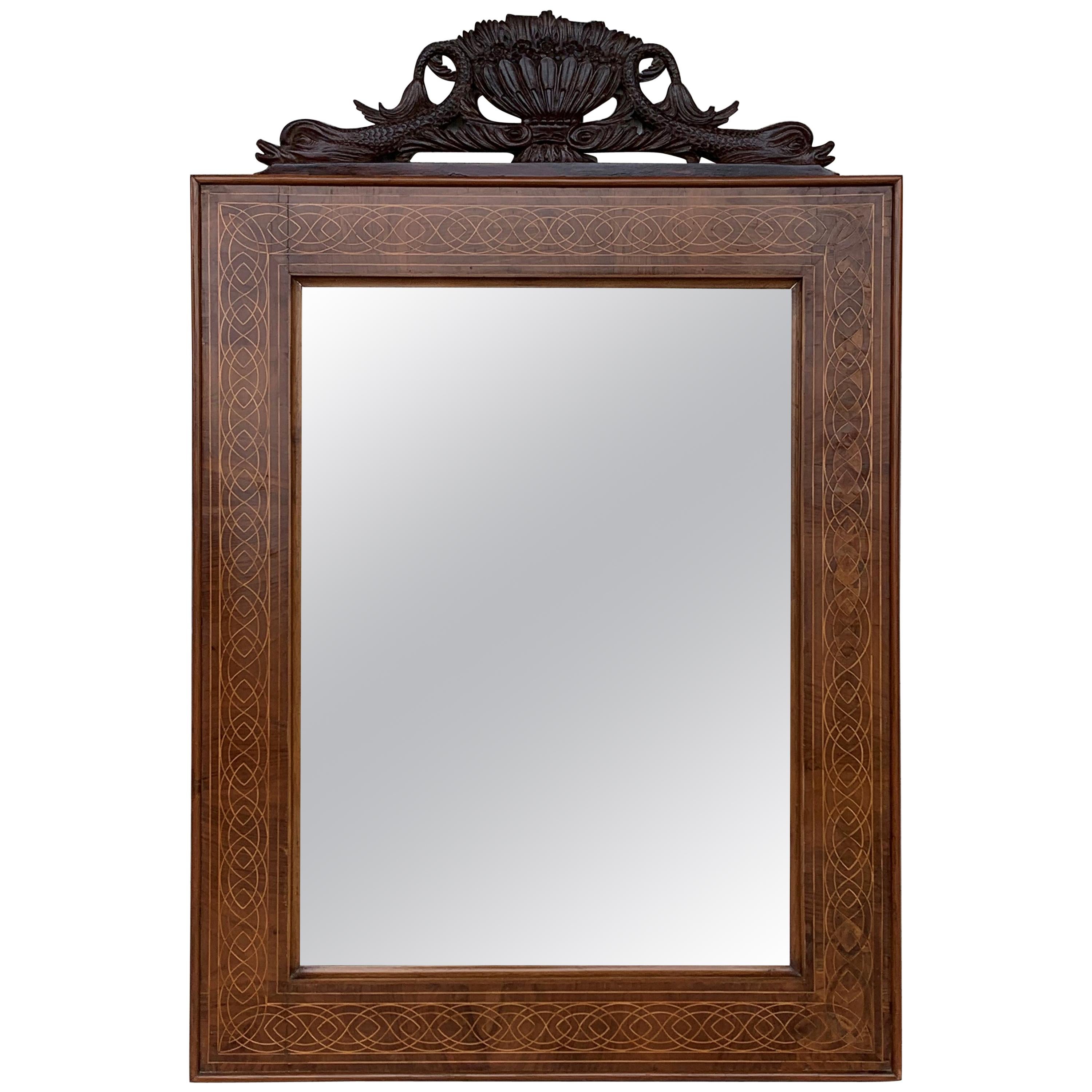 Antique Mirror en acajou incrusté de marqueterie géométrique avec cimier sculpté