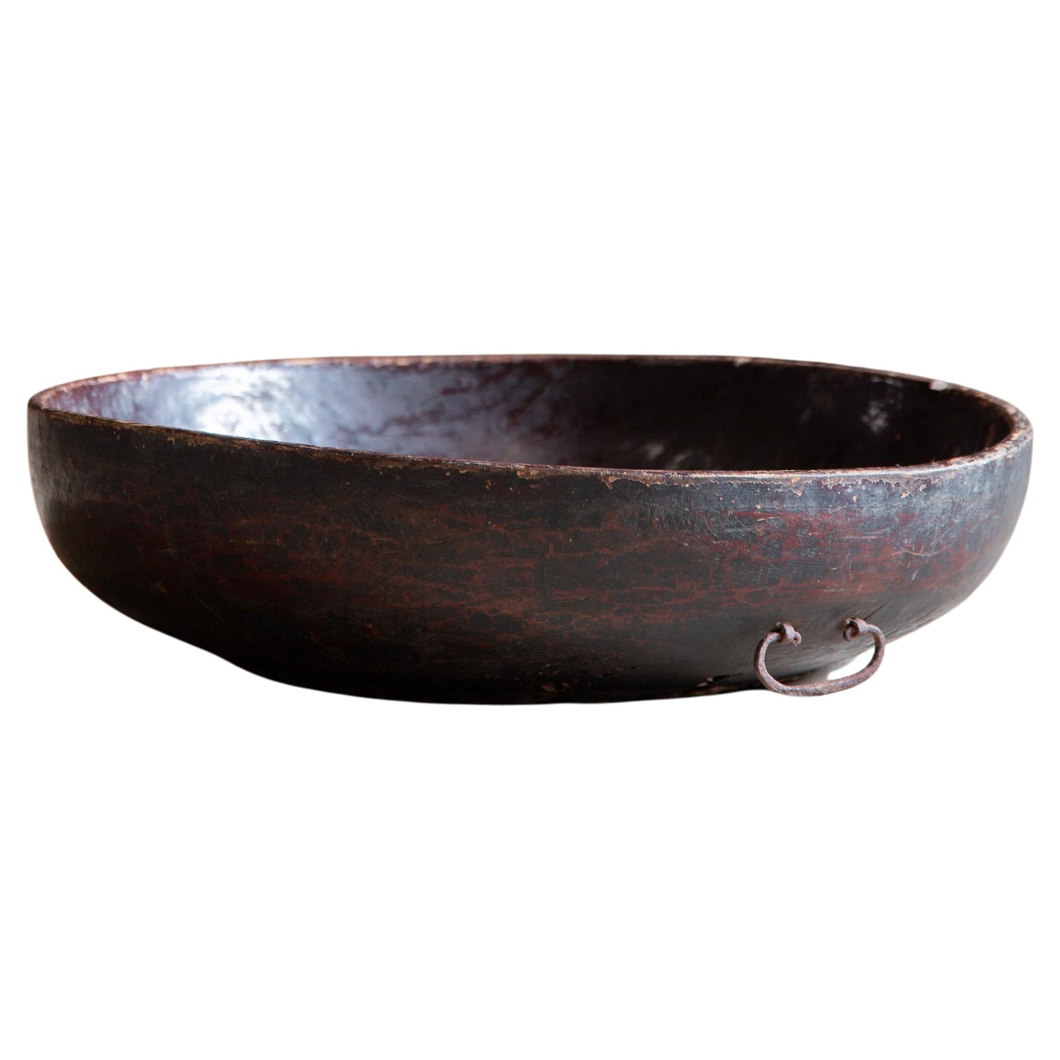 19. Antike japanische Wabi sabi Urushi Konebachi Riesige handgeschnitzte Teigschüssel im Angebot