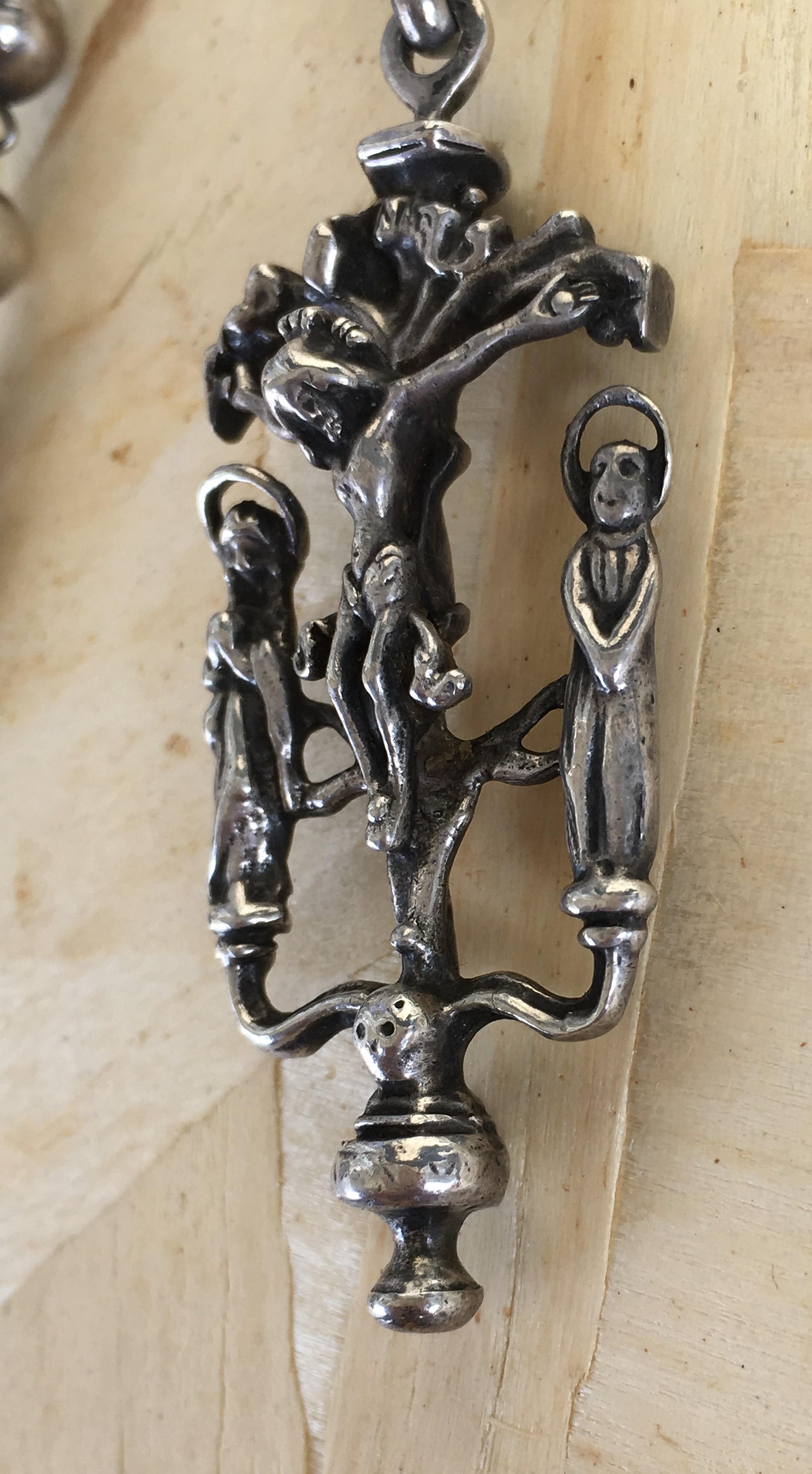 19th Antique Silver Rosary with Two Religious Scenes In Excellent Condition In Miami, FL