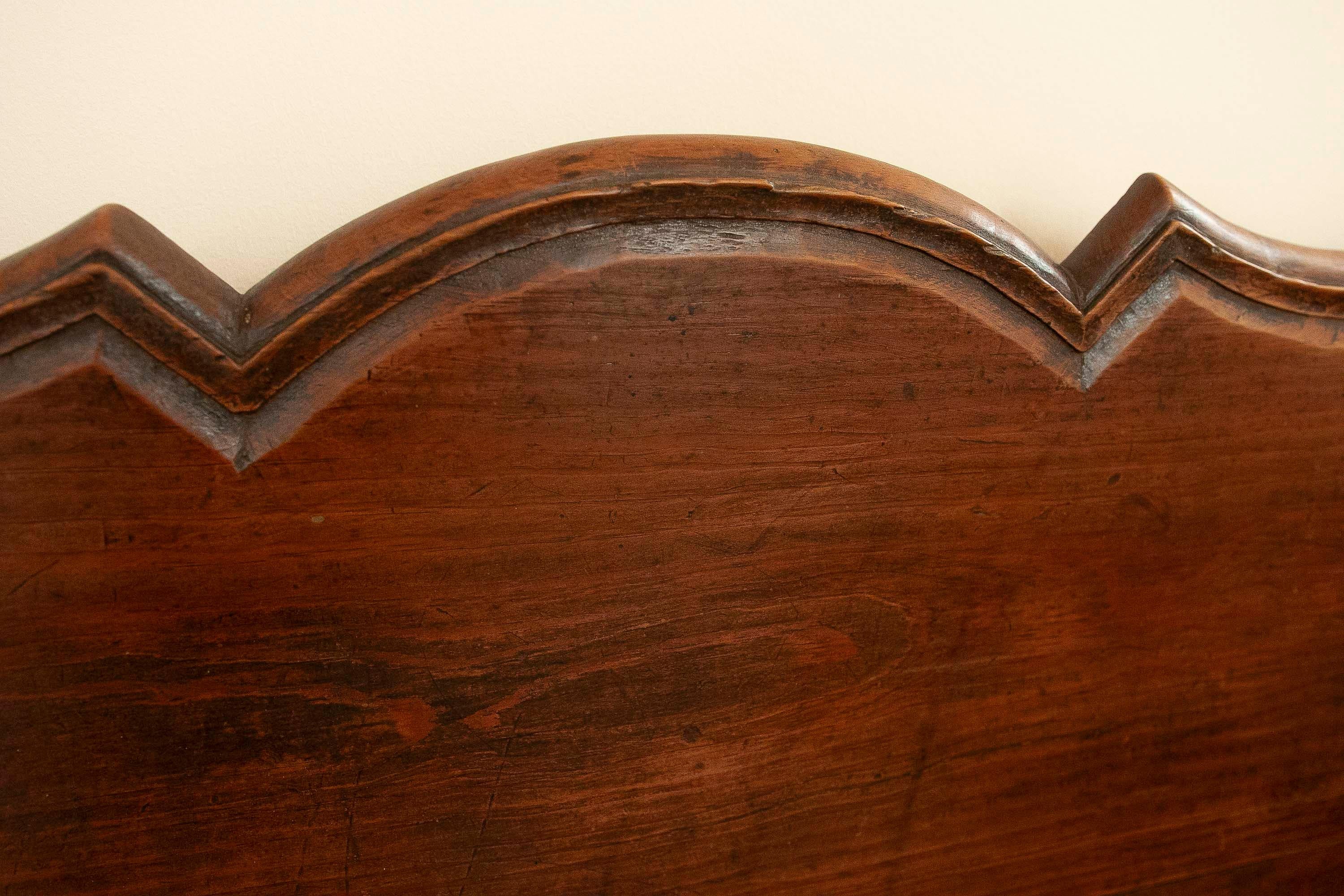 19th Antique Spanish Wooden Bench with High Backrest and Storage Underneath. en vente 3