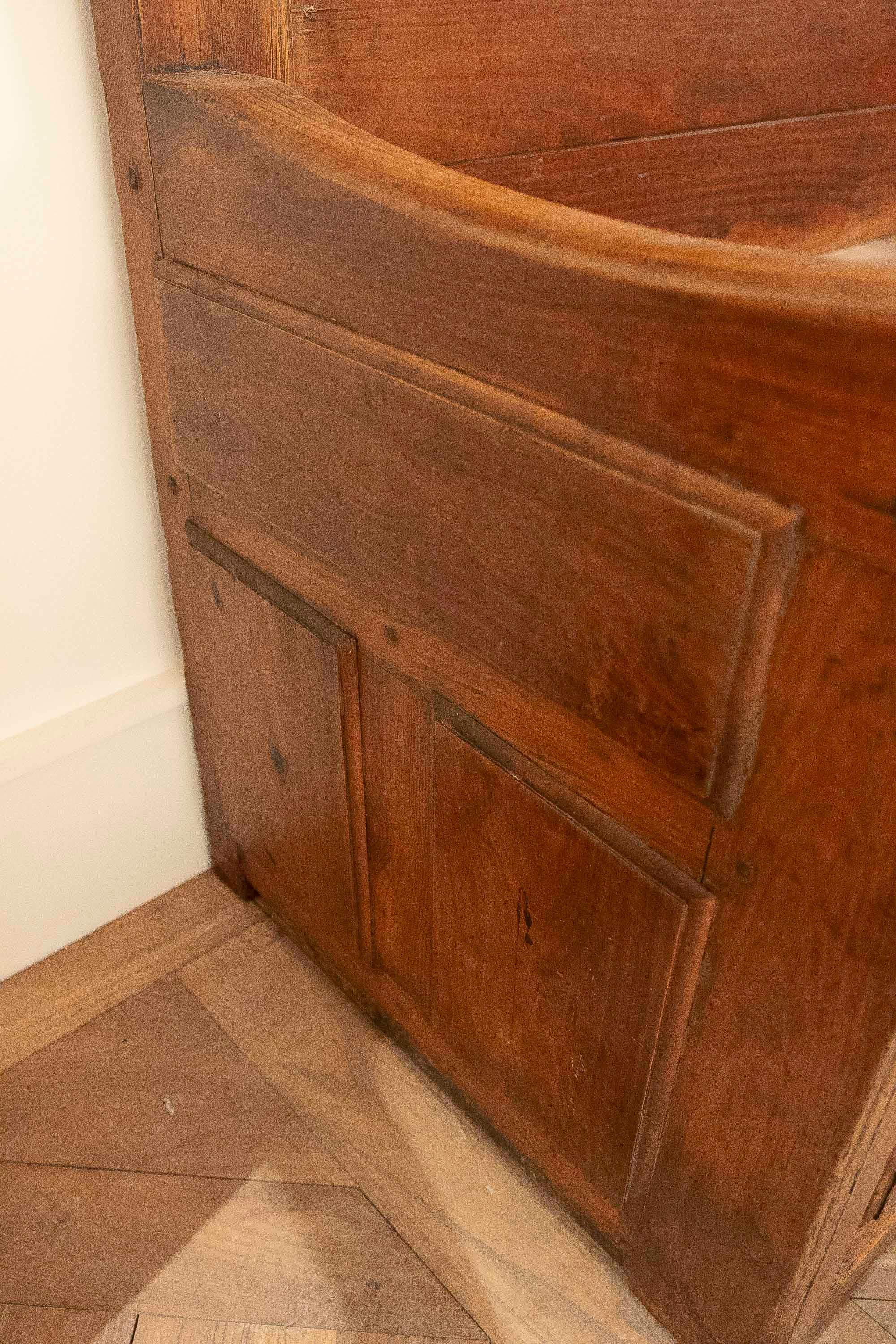 19th Antique Spanish Wooden Bench with High Backrest and Storage Underneath. en vente 1