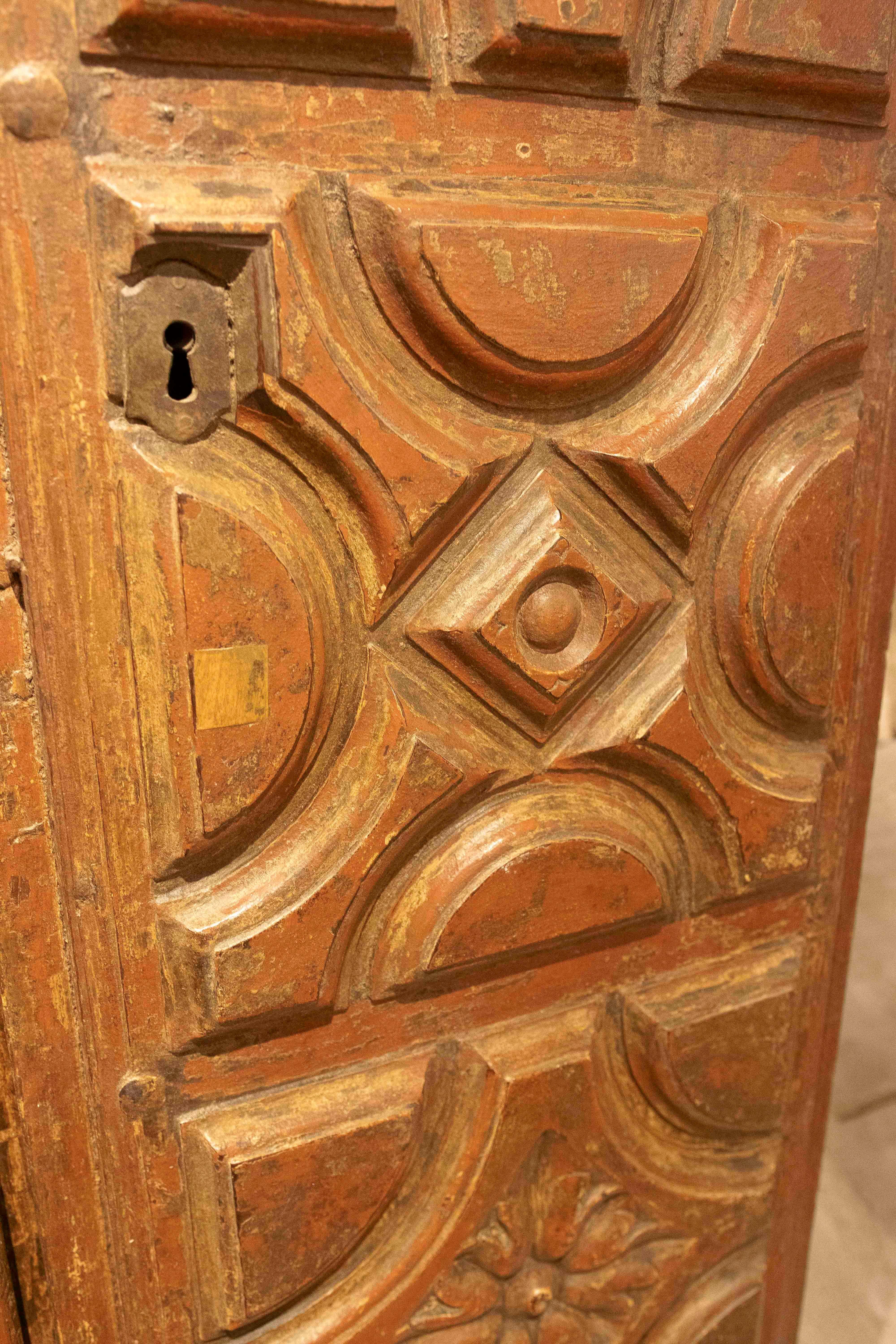 18th Antique Wooden Door Carved with Floral Motifs and Curvilinear Geometry For Sale 5