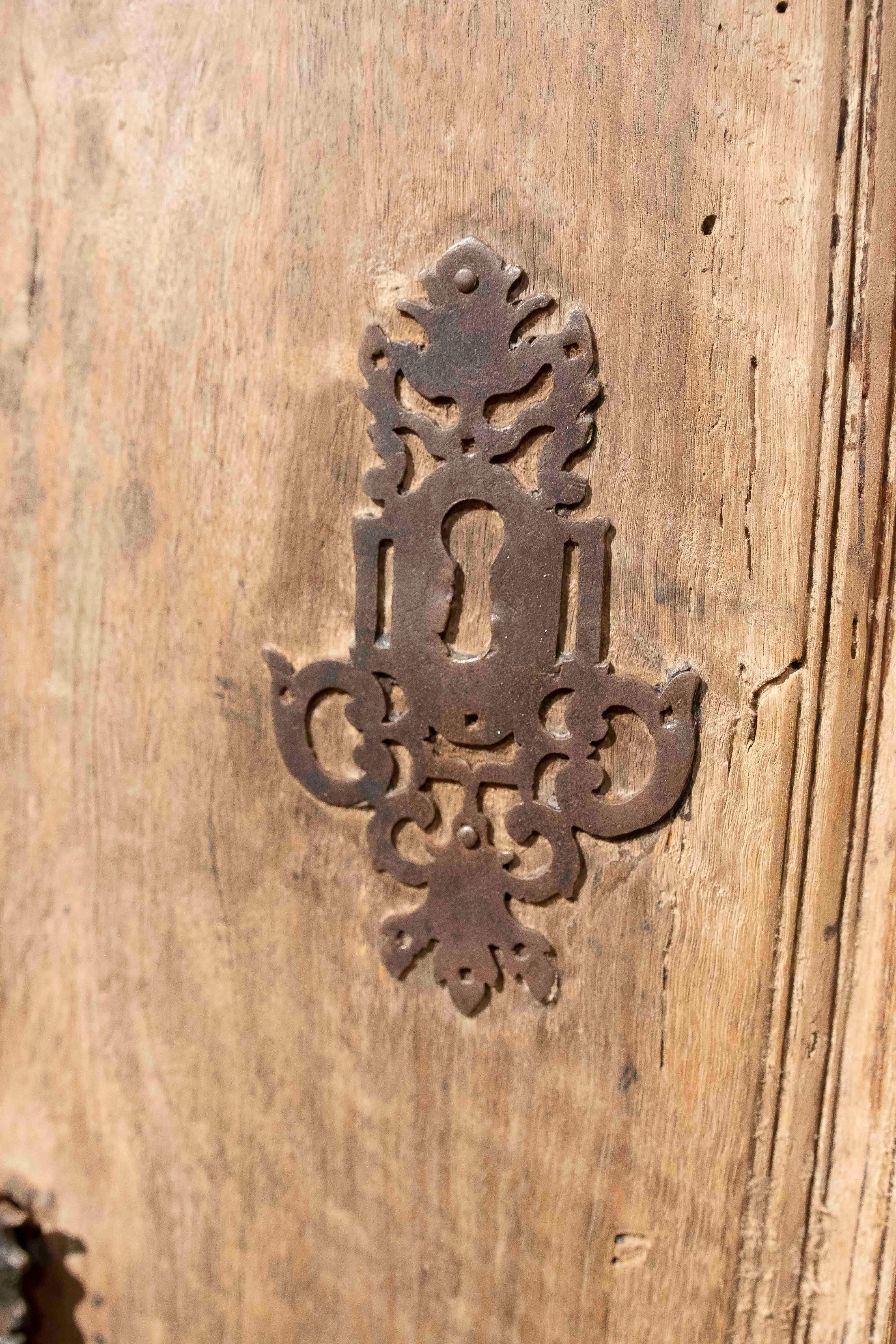 19th Antique Wooden Entrance Door with Wrought Iron Grille and Bronze Knockers For Sale 13