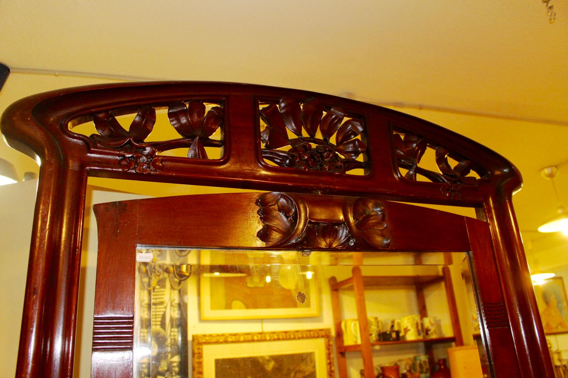 Art Nouveau Walnut Cheval Mirror in the Manner of Louis Majorelle, 19th Century  For Sale 2