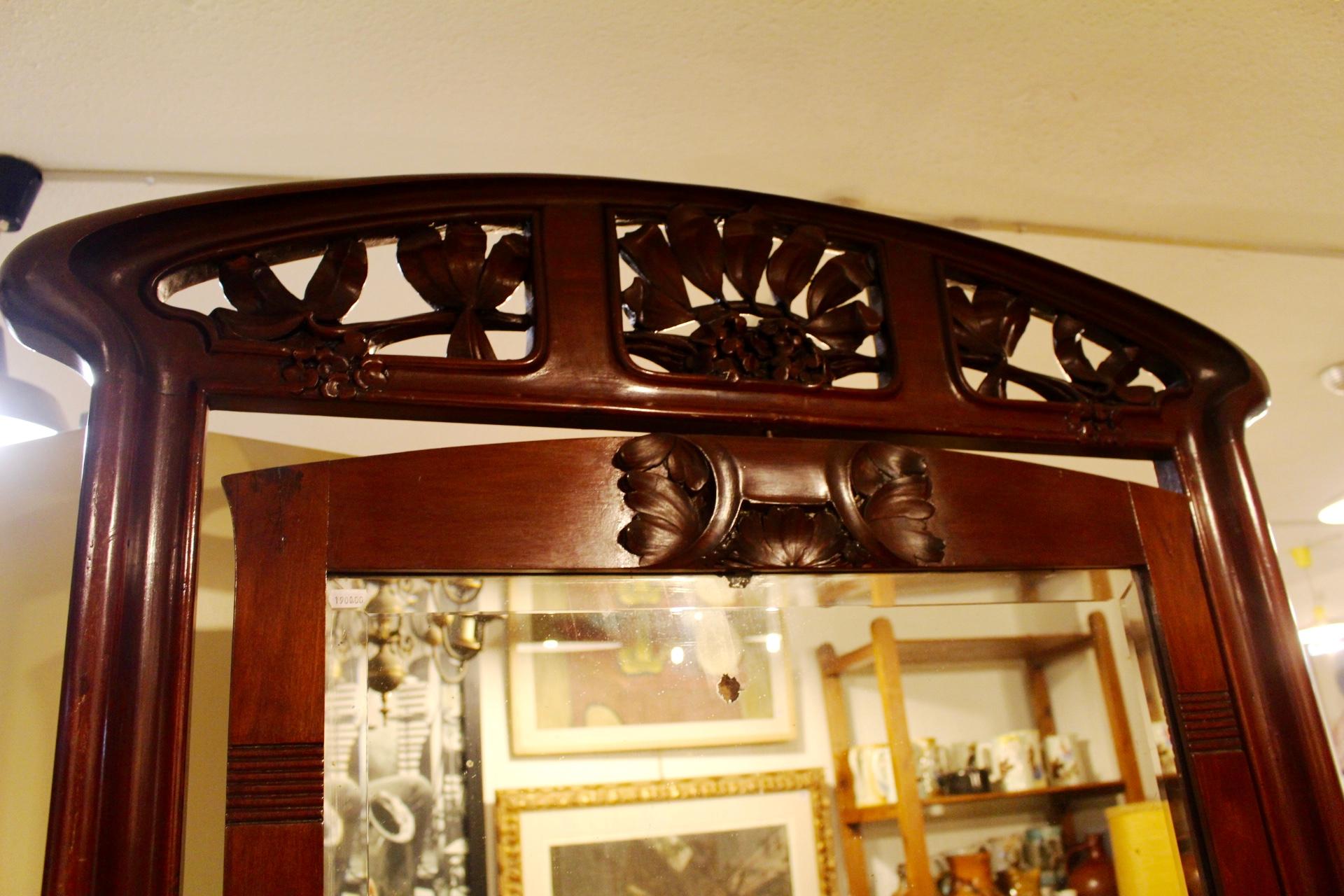 Art Nouveau Walnut Cheval Mirror in the Manner of Louis Majorelle, 19th Century  For Sale 3