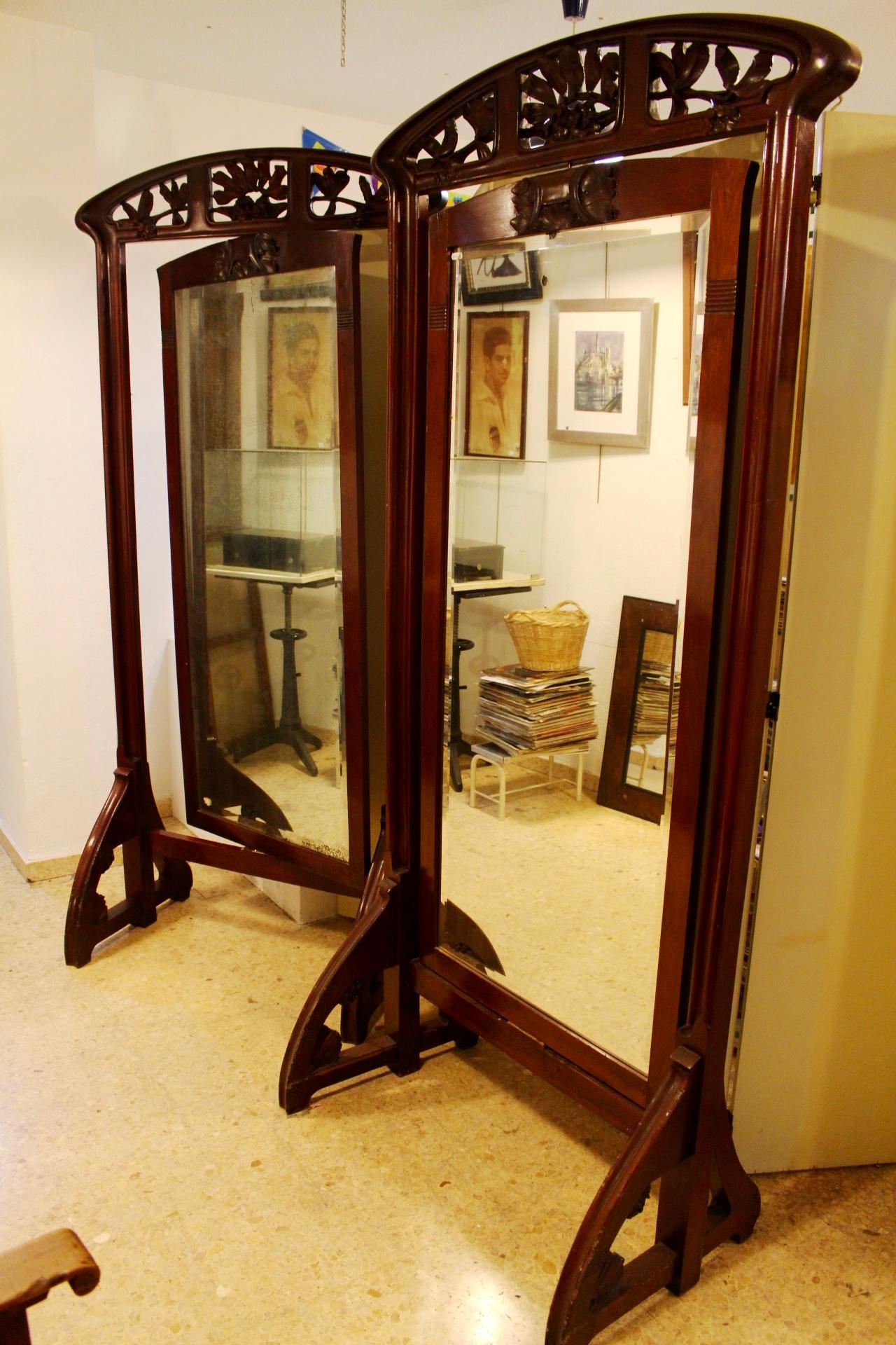 Art Nouveau Walnut Cheval Mirror in the Manner of Louis Majorelle, 19th Century  For Sale 4
