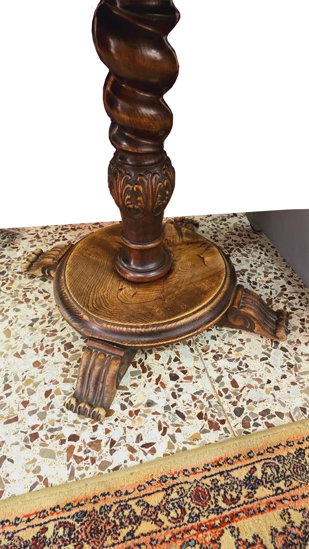 Einzigartiger Beistelltisch oder Gueridon Barley Twist Bein Kastanienholz  Spanien 19. Jahrhundert (Französische Provence) im Angebot