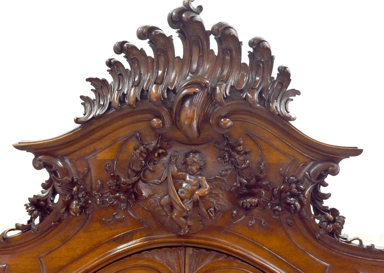 19th Baroque Louis XV Rococo Style Mirror Cabinet in Walnut with Putti In Good Condition For Sale In Marseille, FR