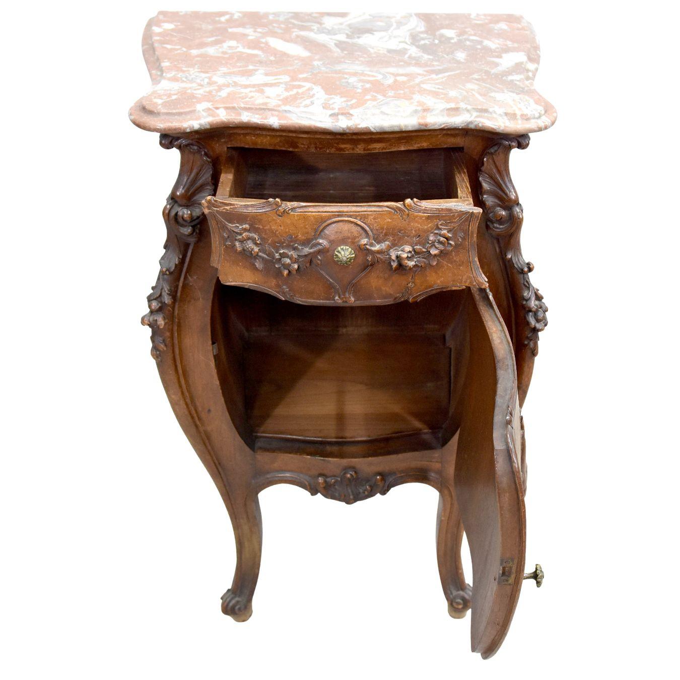19th Baroque Louis XV Rococo Style Walnut Bedside Table with Putti In Good Condition In Marseille, FR