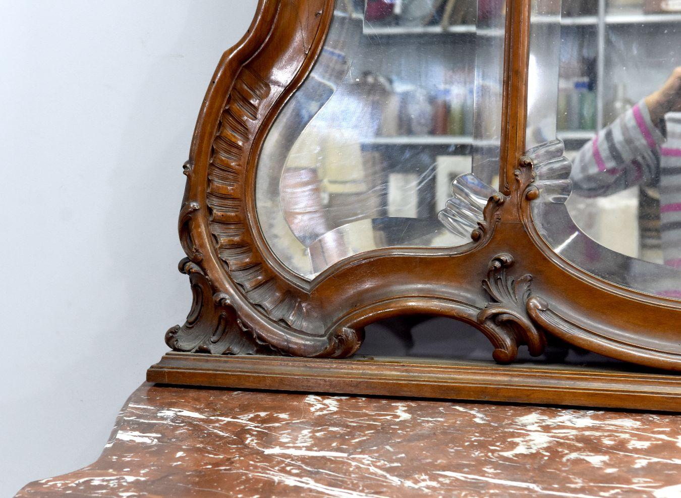 Noce Tavolino da toeletta in legno di noce in stile Rococò Luigi XV del 19° barocco con putti in vendita