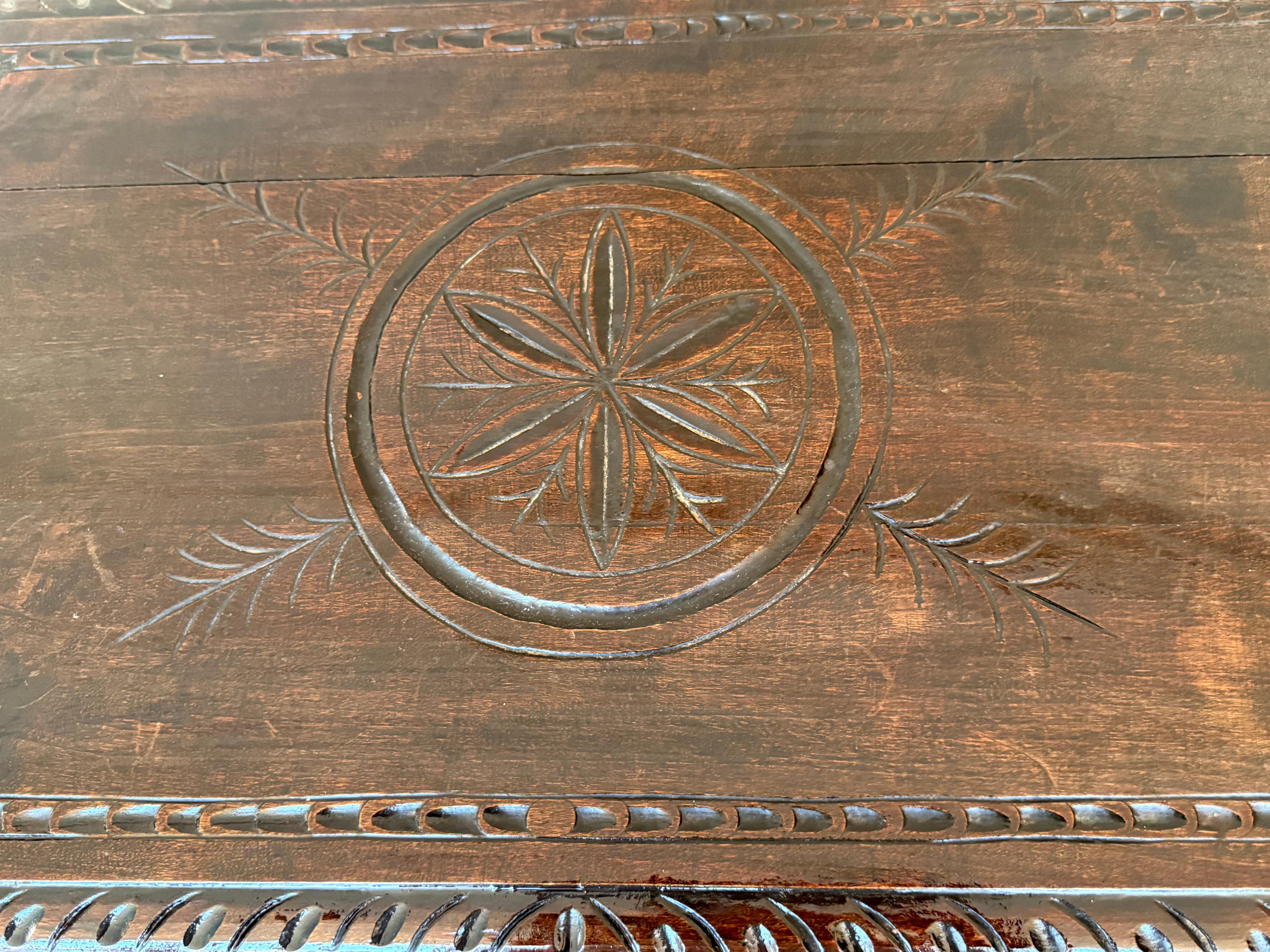 Walnut 19th  Baroque Spanish Side Table with Lyre Legs and Carved Edges For Sale