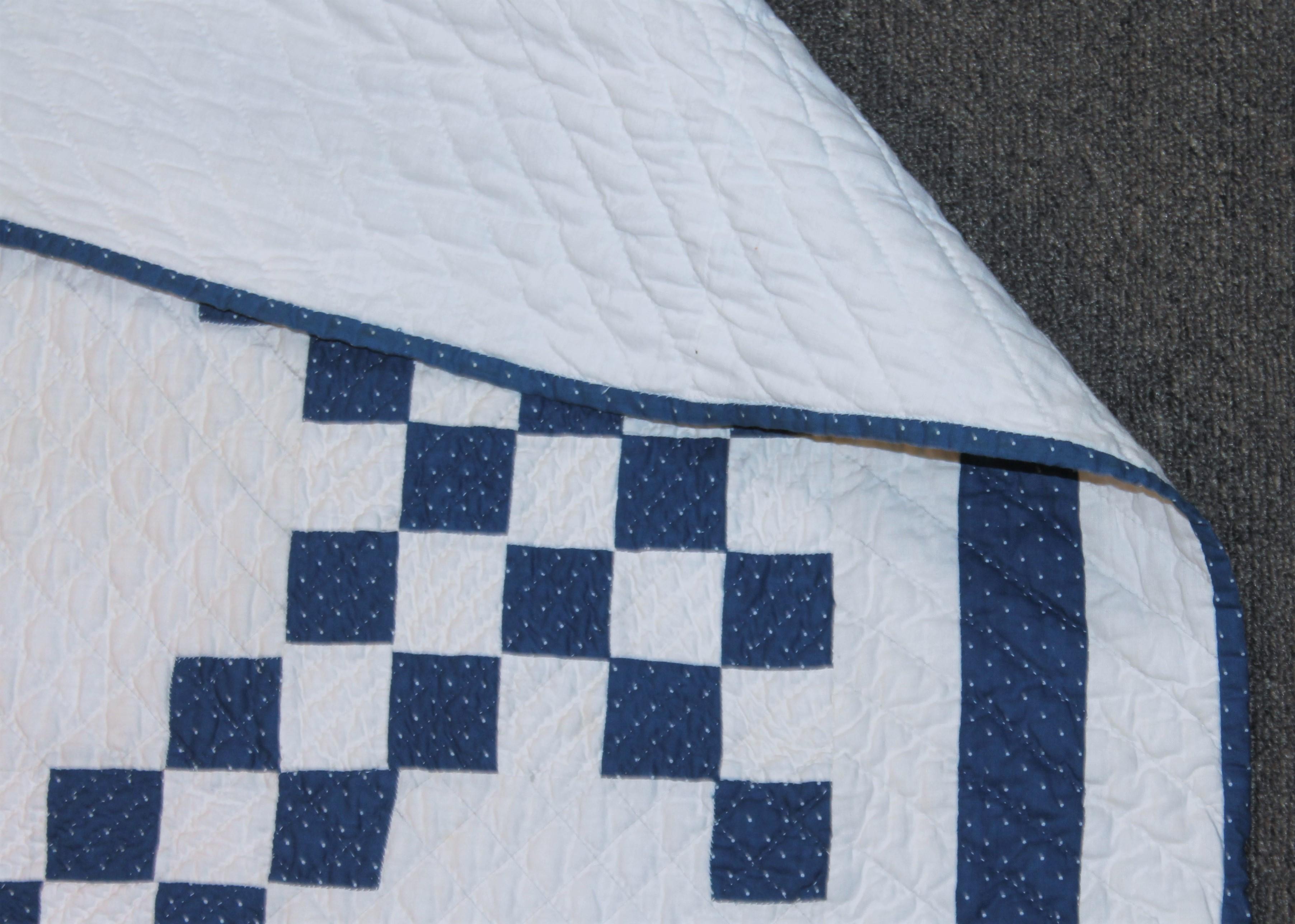 19Th Blue & White Irish Chain Quilt In Good Condition In Los Angeles, CA