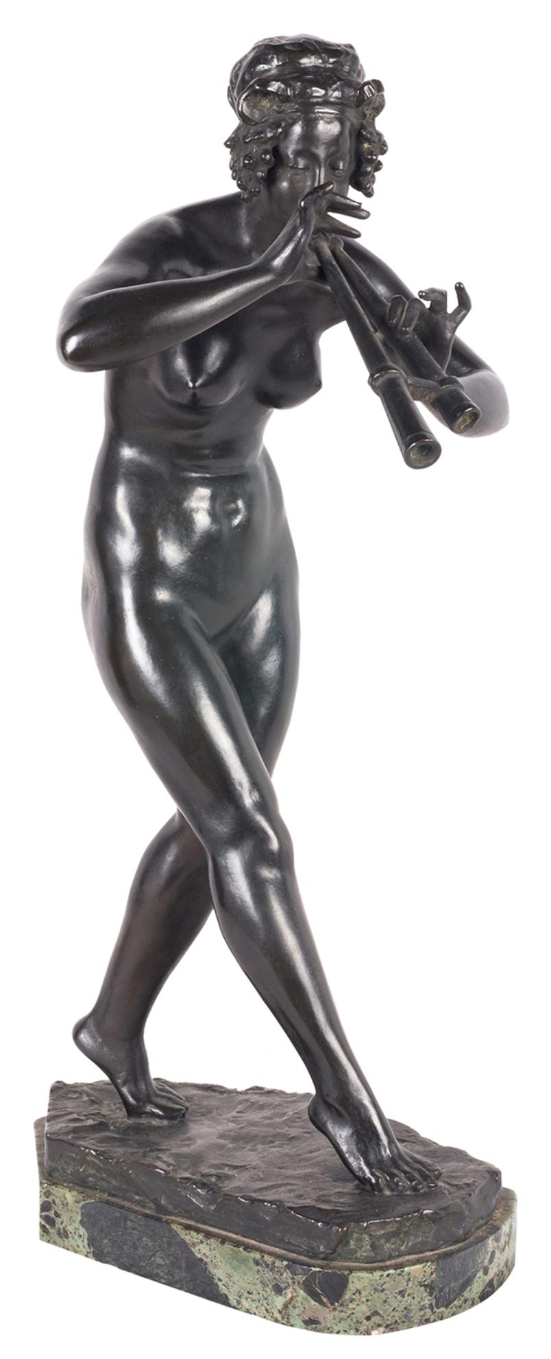 Statua in bronzo del XIX secolo di ottima qualità raffigurante una donna nuda che suona la pipa, montata su un basamento di marmo.