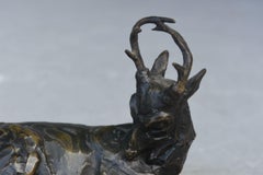 ruhender Hirsch aus Bronze des 19. Jahrhunderts mit Medaillenpatina von Robert Bousquet