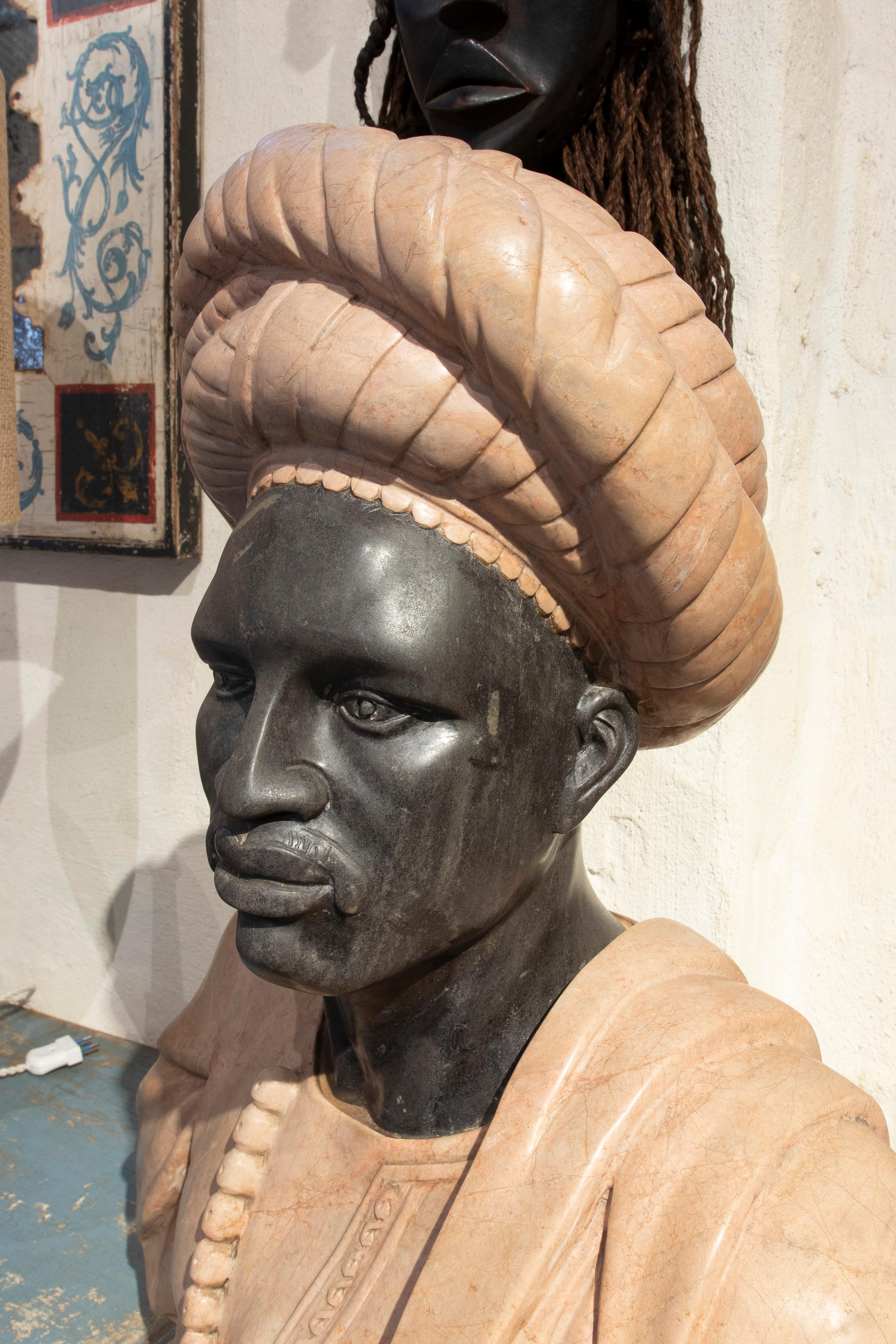 Sculpté à la main 19th Bust of an African Knight in Two-Tone Carved Marble en vente