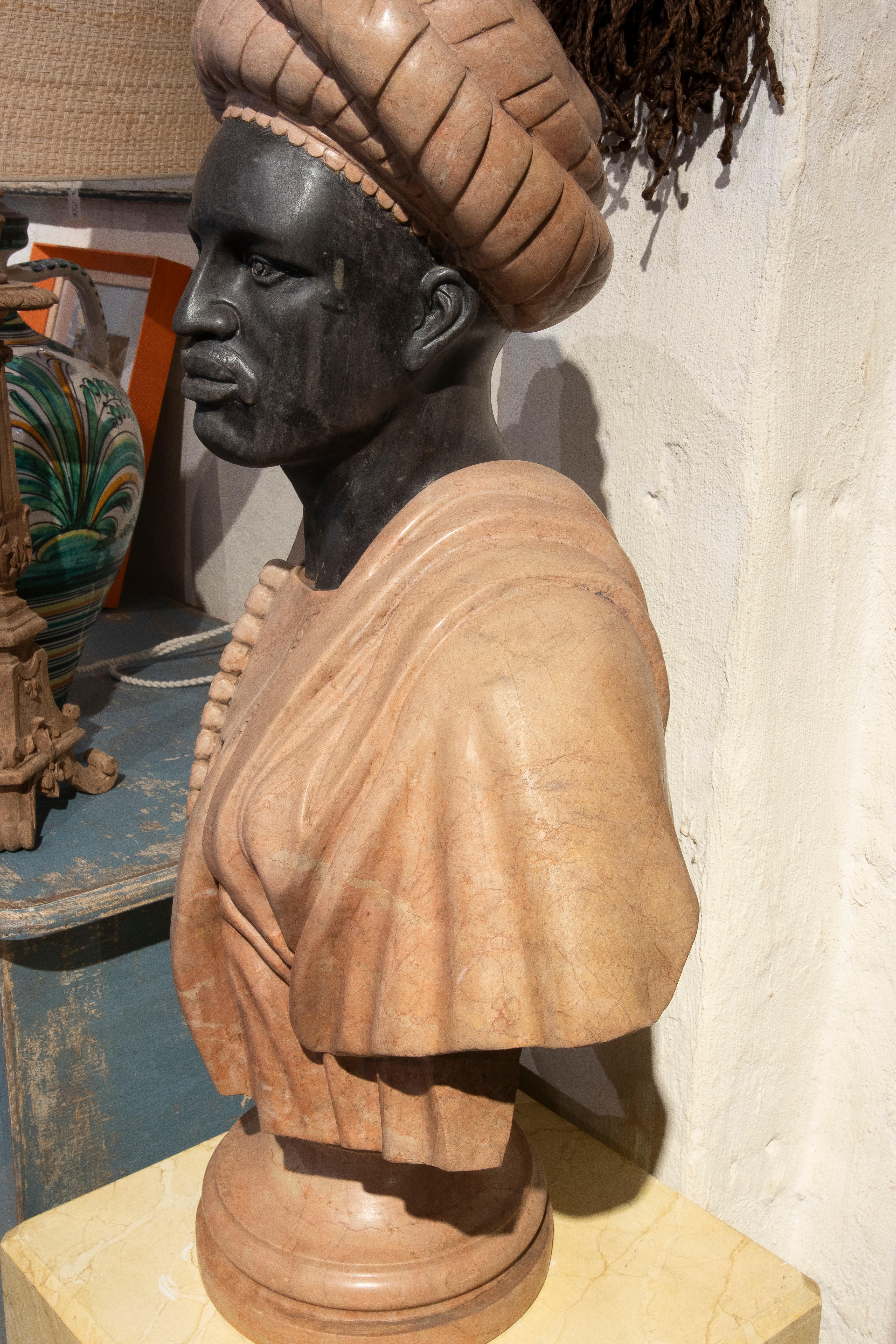 Marbre 19th Bust of an African Knight in Two-Tone Carved Marble en vente