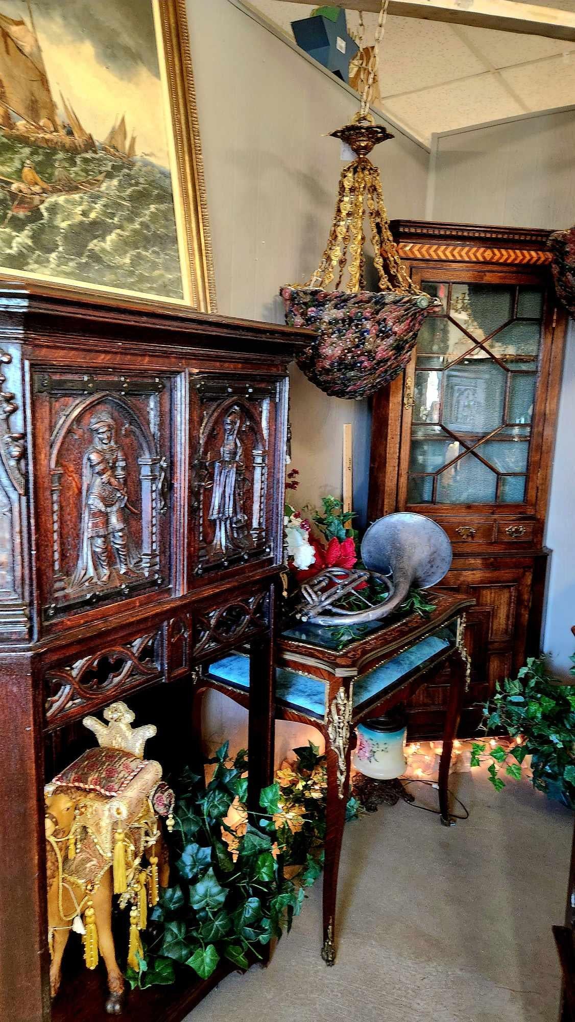 19. Jh., 1800er Jahre Antikes französisches, gotisches Revival, geschnitztes Eichen-Kredenz-Cupboard!

Wunderschöner antiker Kredenzschrank, französisch, Gotik, geschnitzte Eiche, 19. Jahrhundert, 1800er!  Großartig zum Ausstellen! 

Tauchen Sie ein